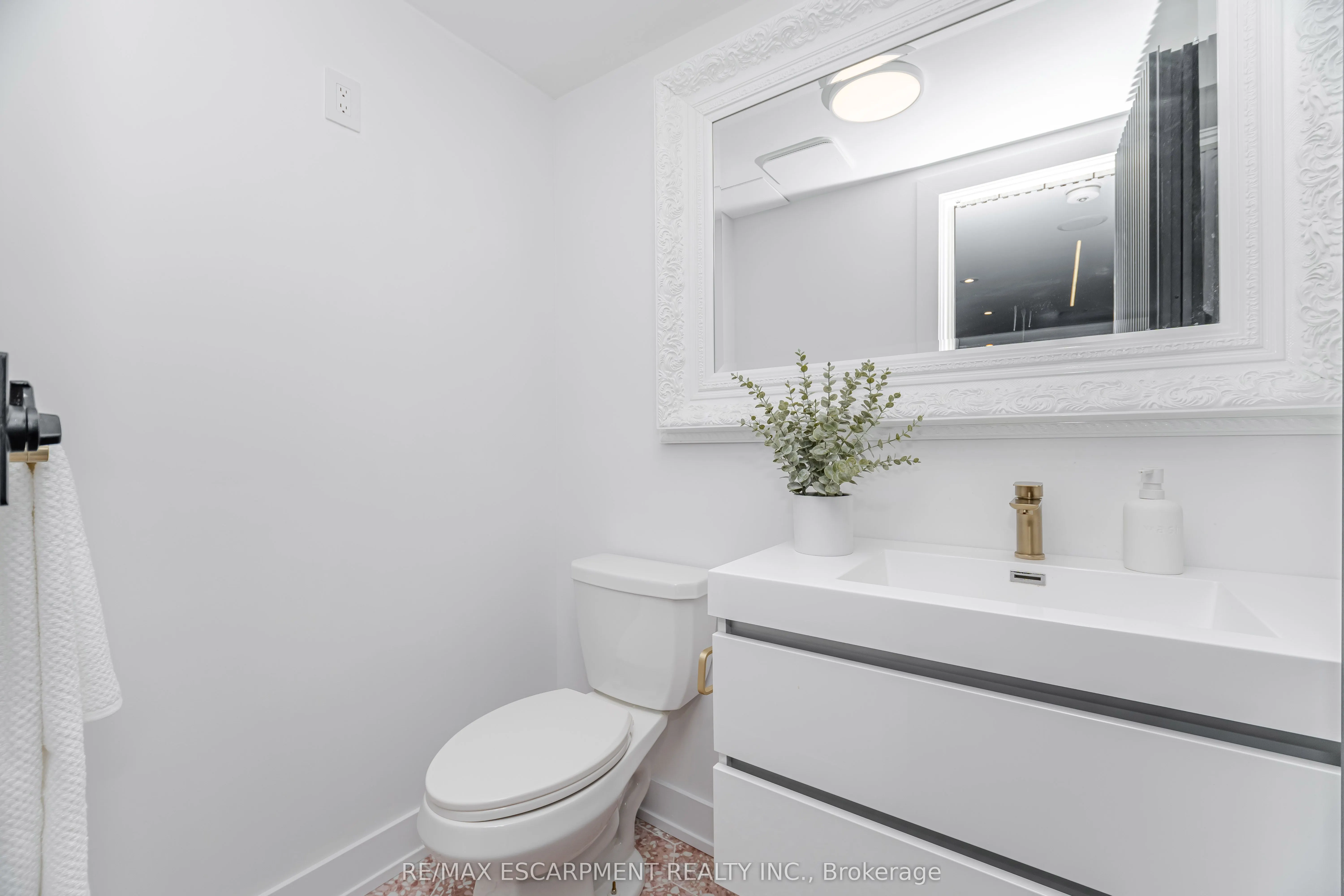 772 Banting Court