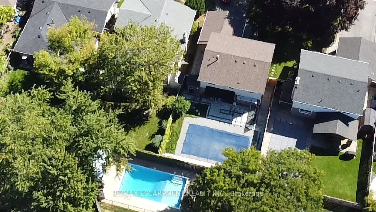 772 Banting Court