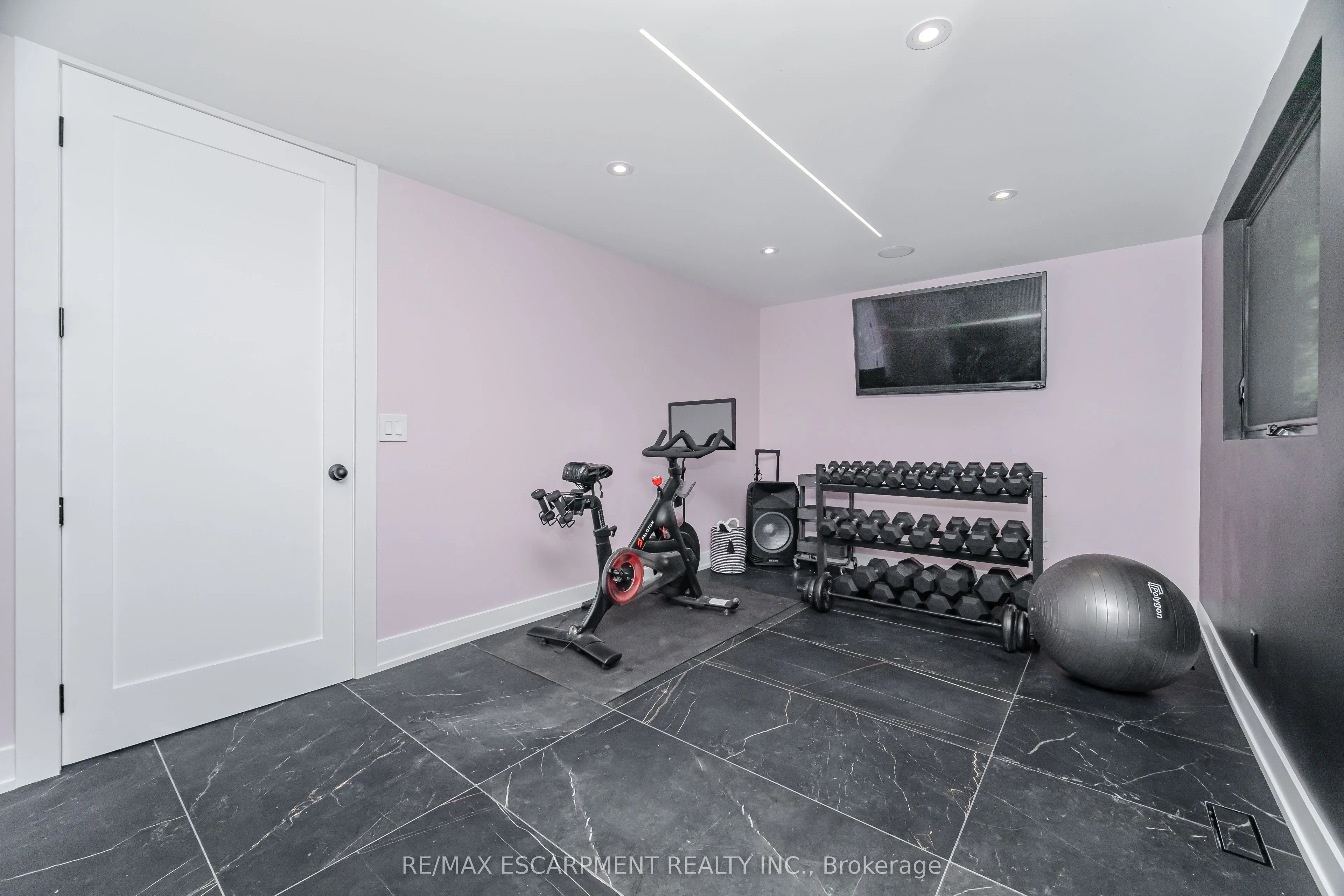 772 Banting Court