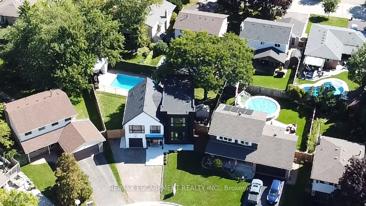 772 Banting Court