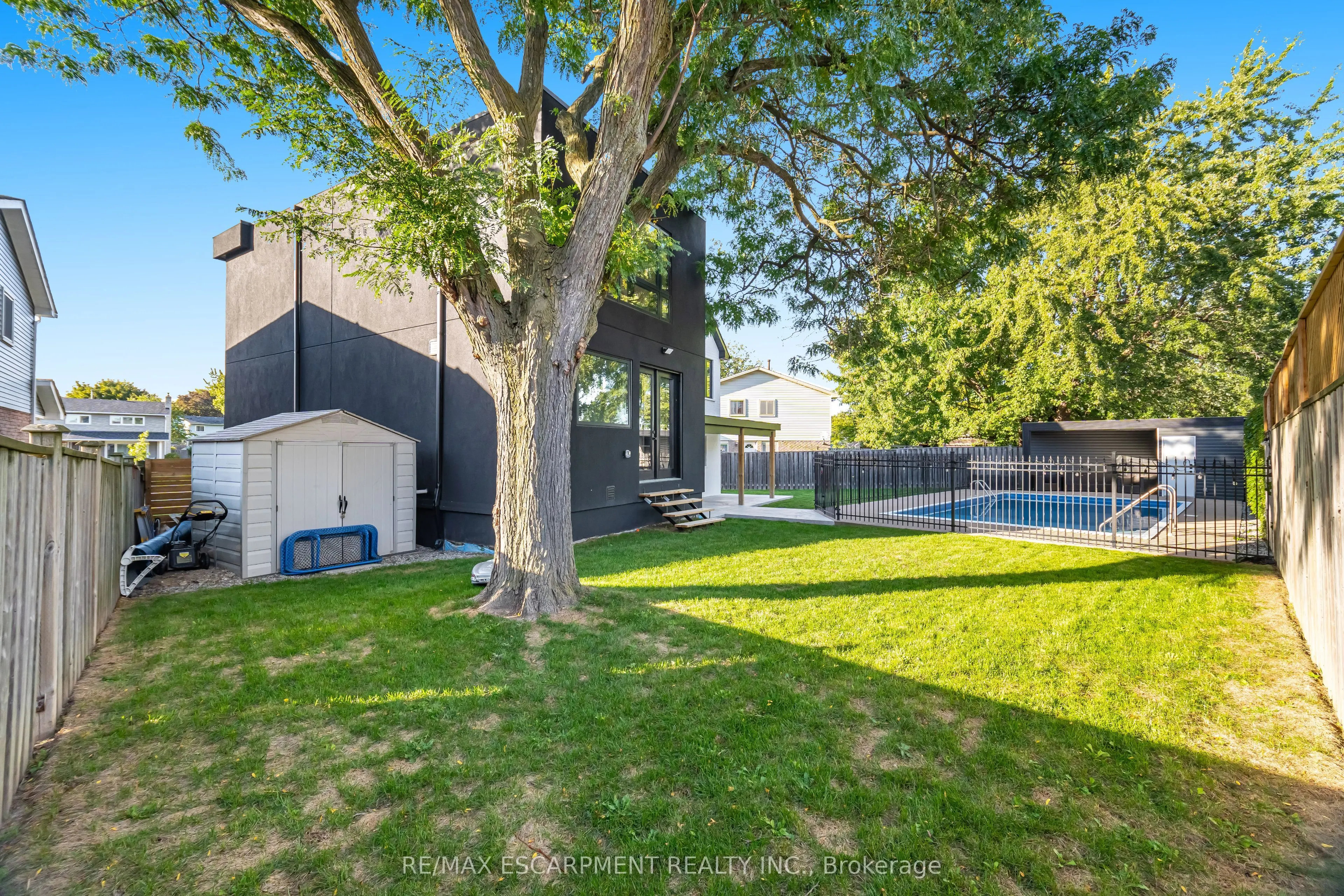 772 Banting Court