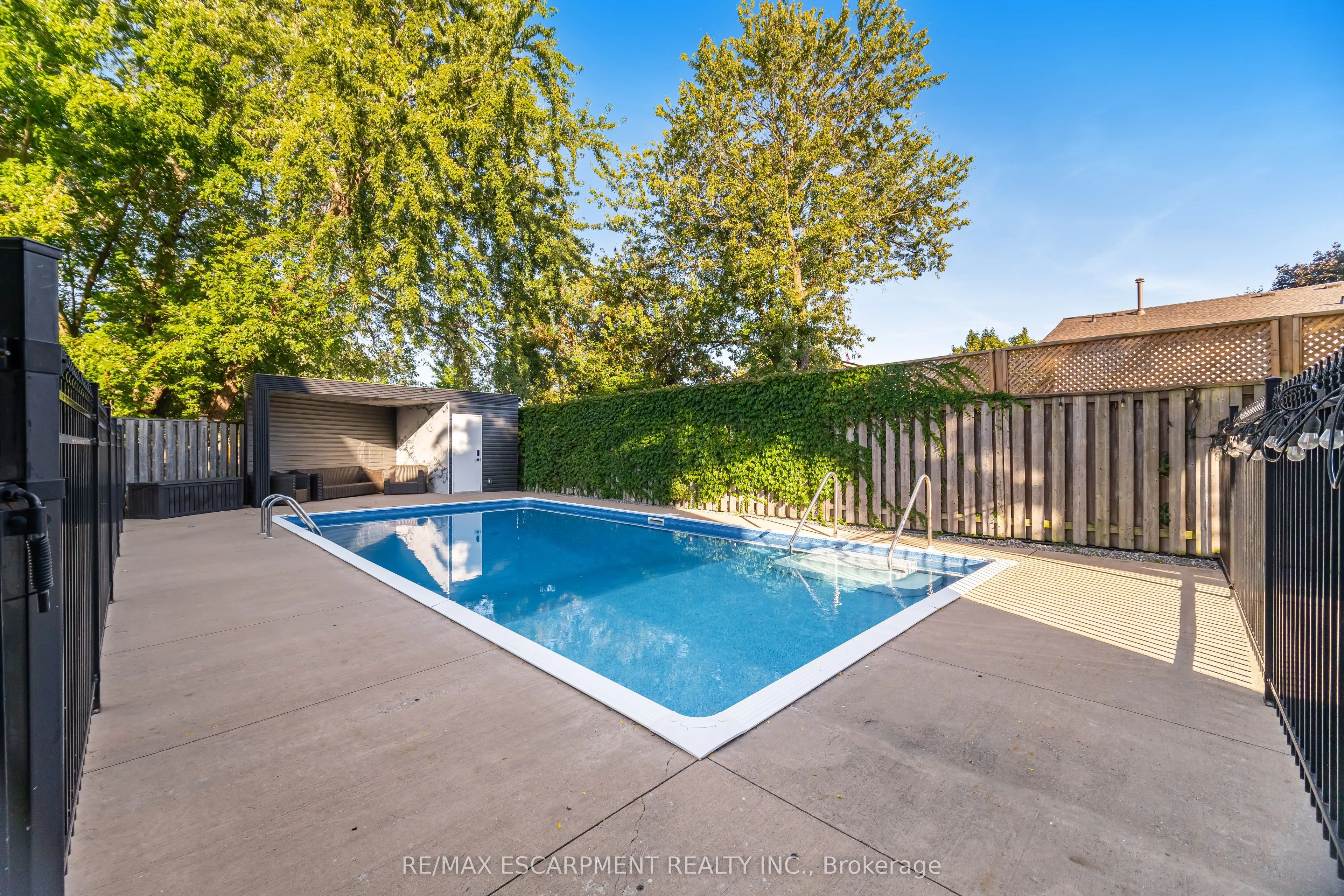 772 Banting Court