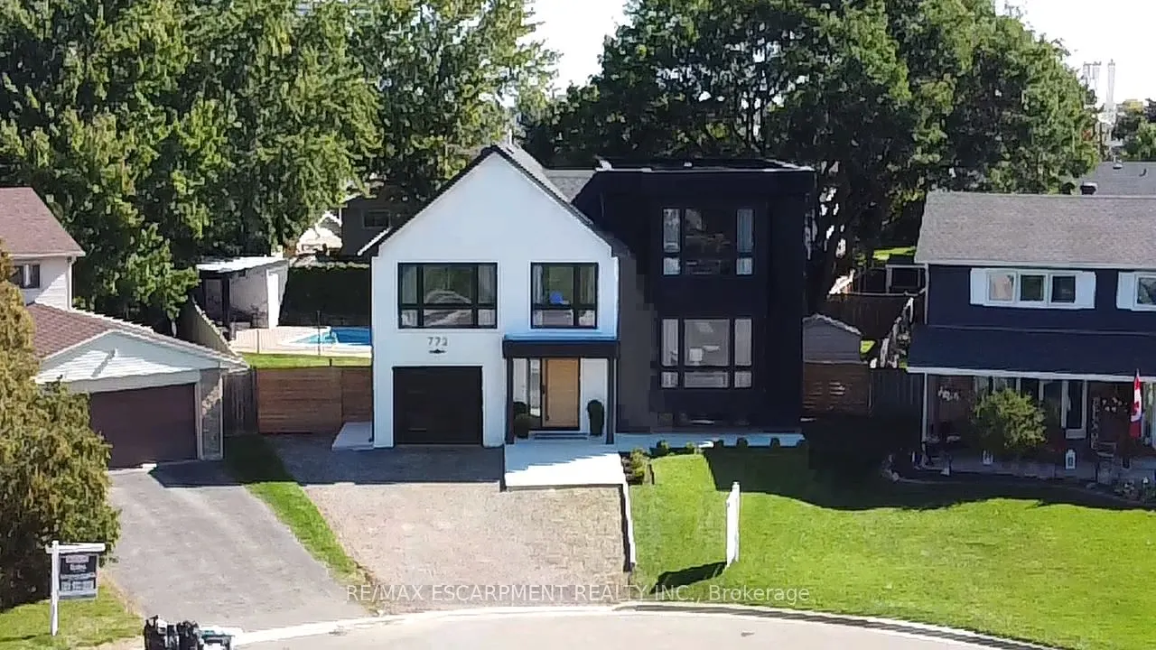772 Banting Court