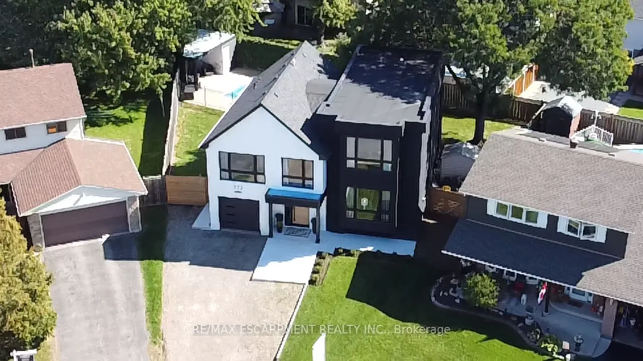 772 Banting Court