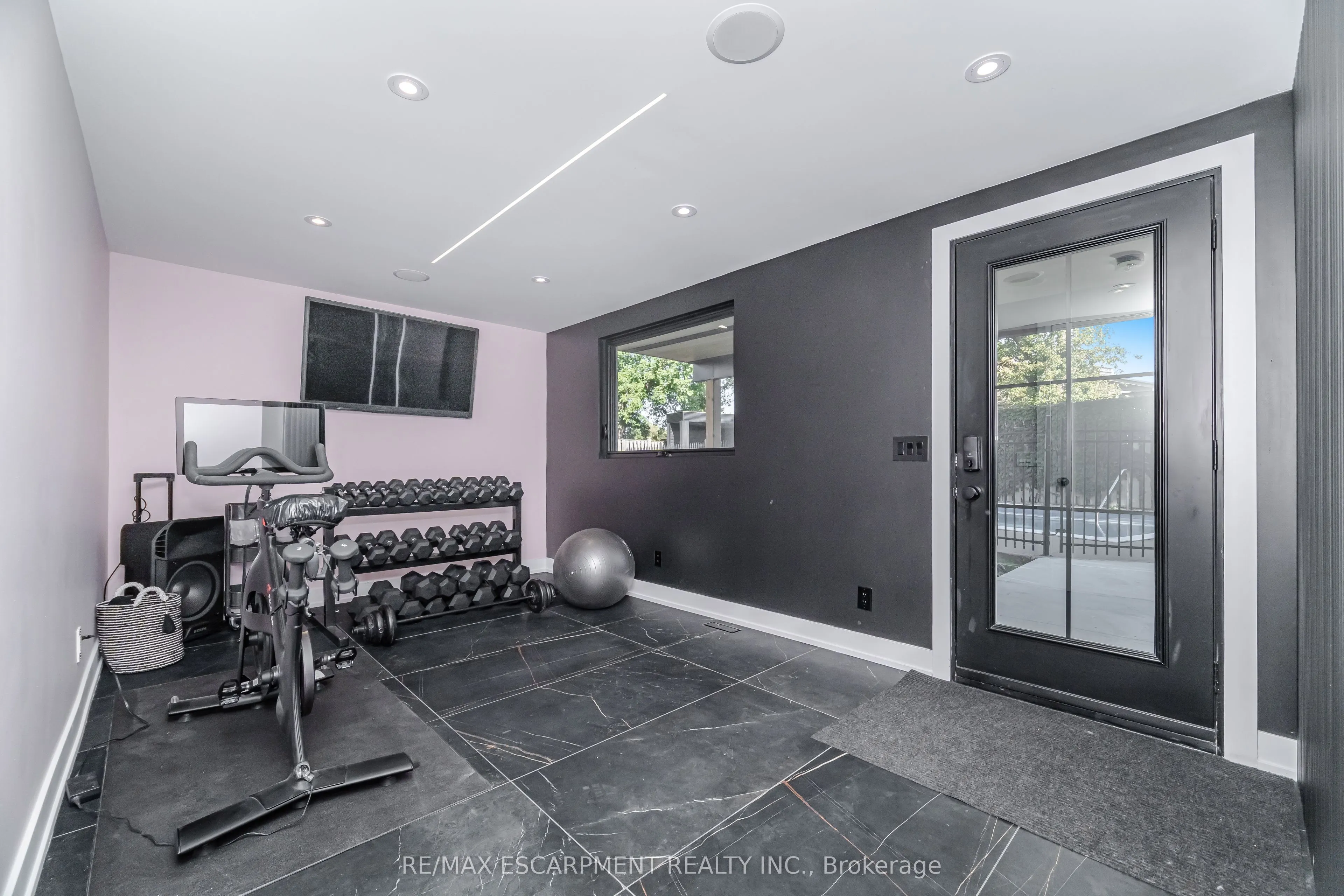 772 Banting Court