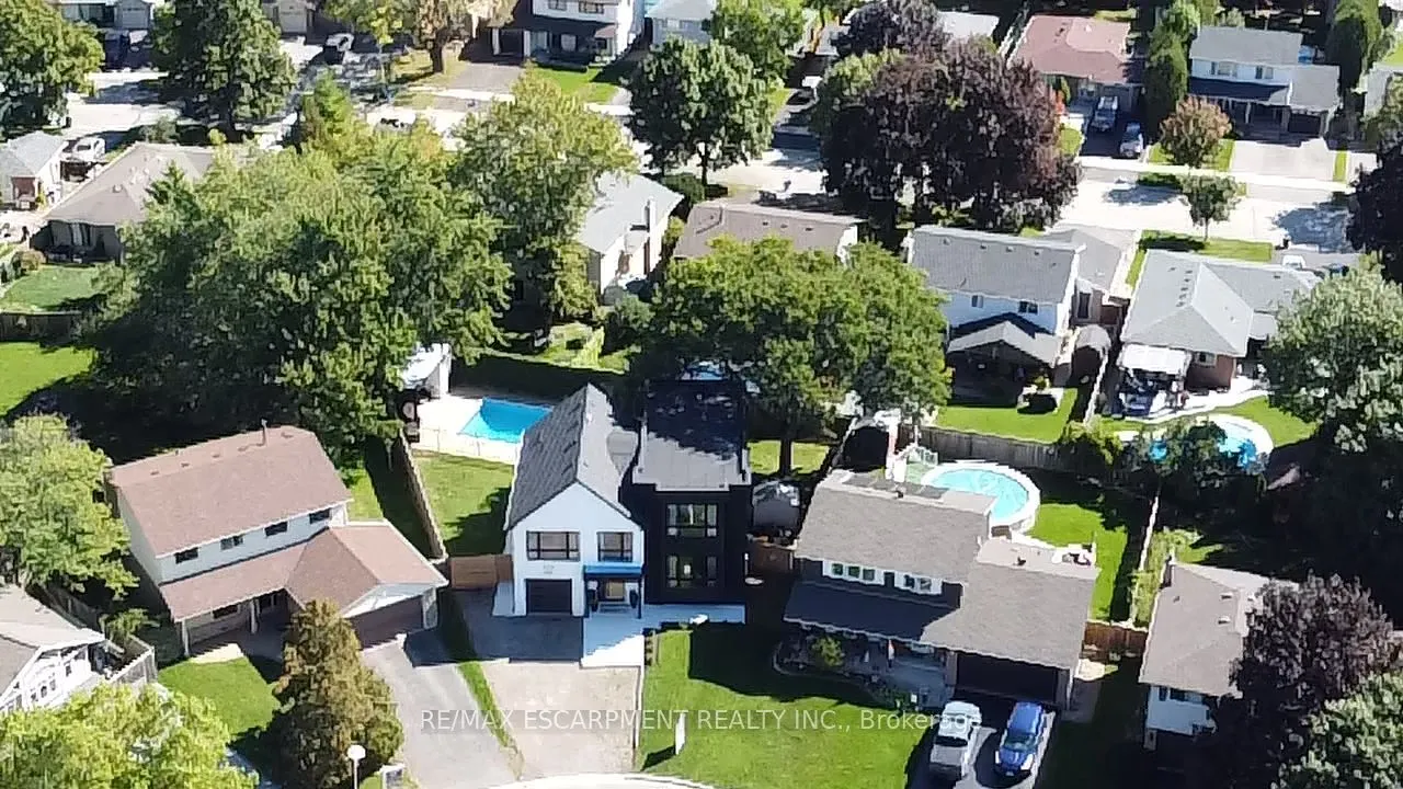 772 Banting Court