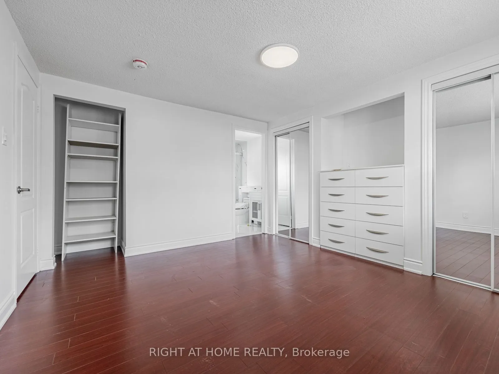 838 Merritt Drive, #Upper Unit