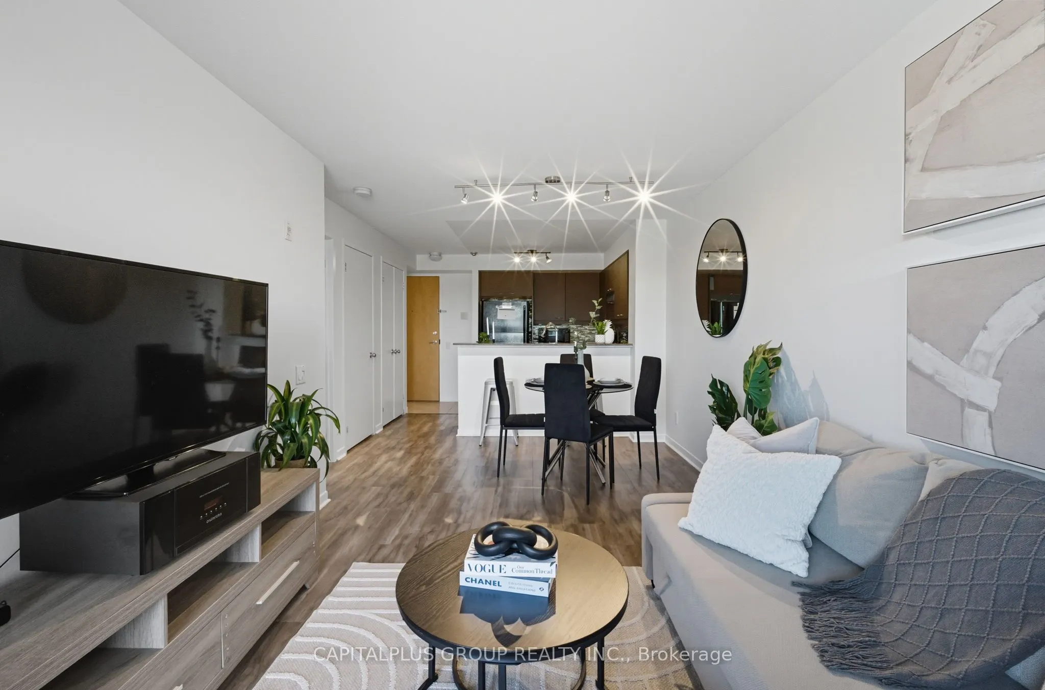 1050 The Queens Way, #416