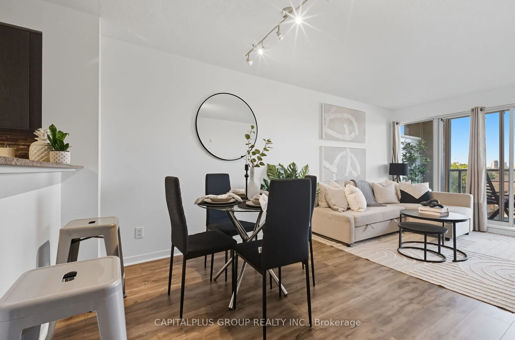 1050 The Queens Way, #416