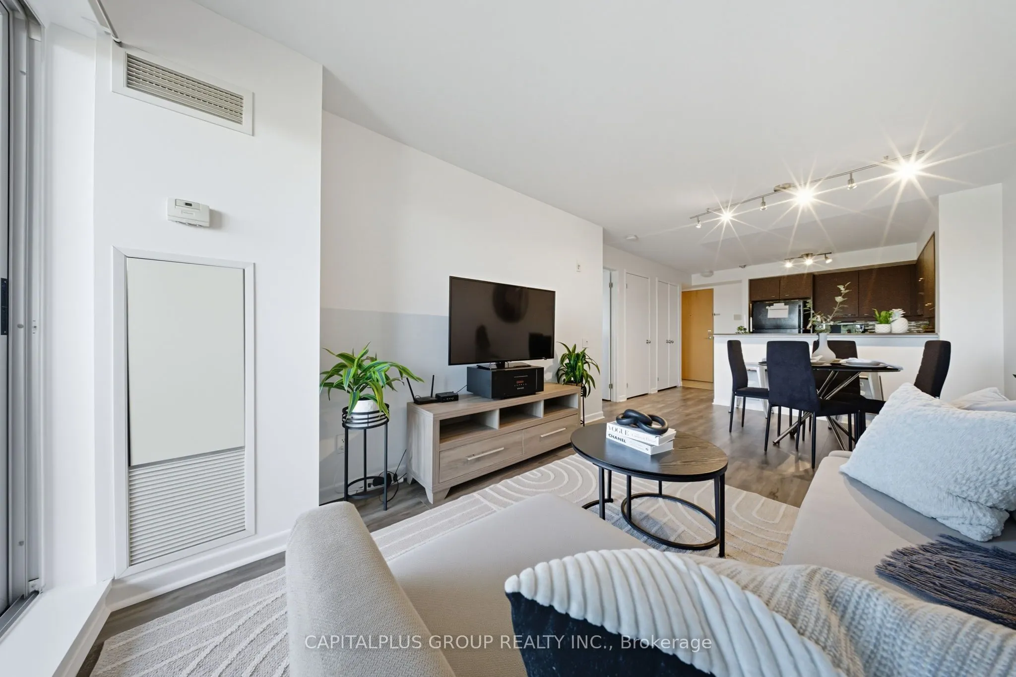 1050 The Queens Way, #416