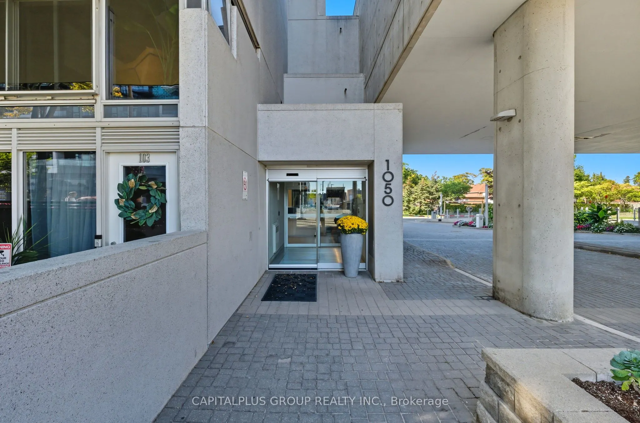 1050 The Queens Way, #416