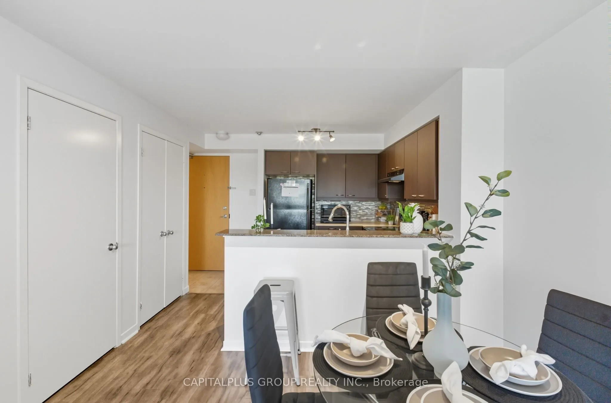 1050 The Queens Way, #416