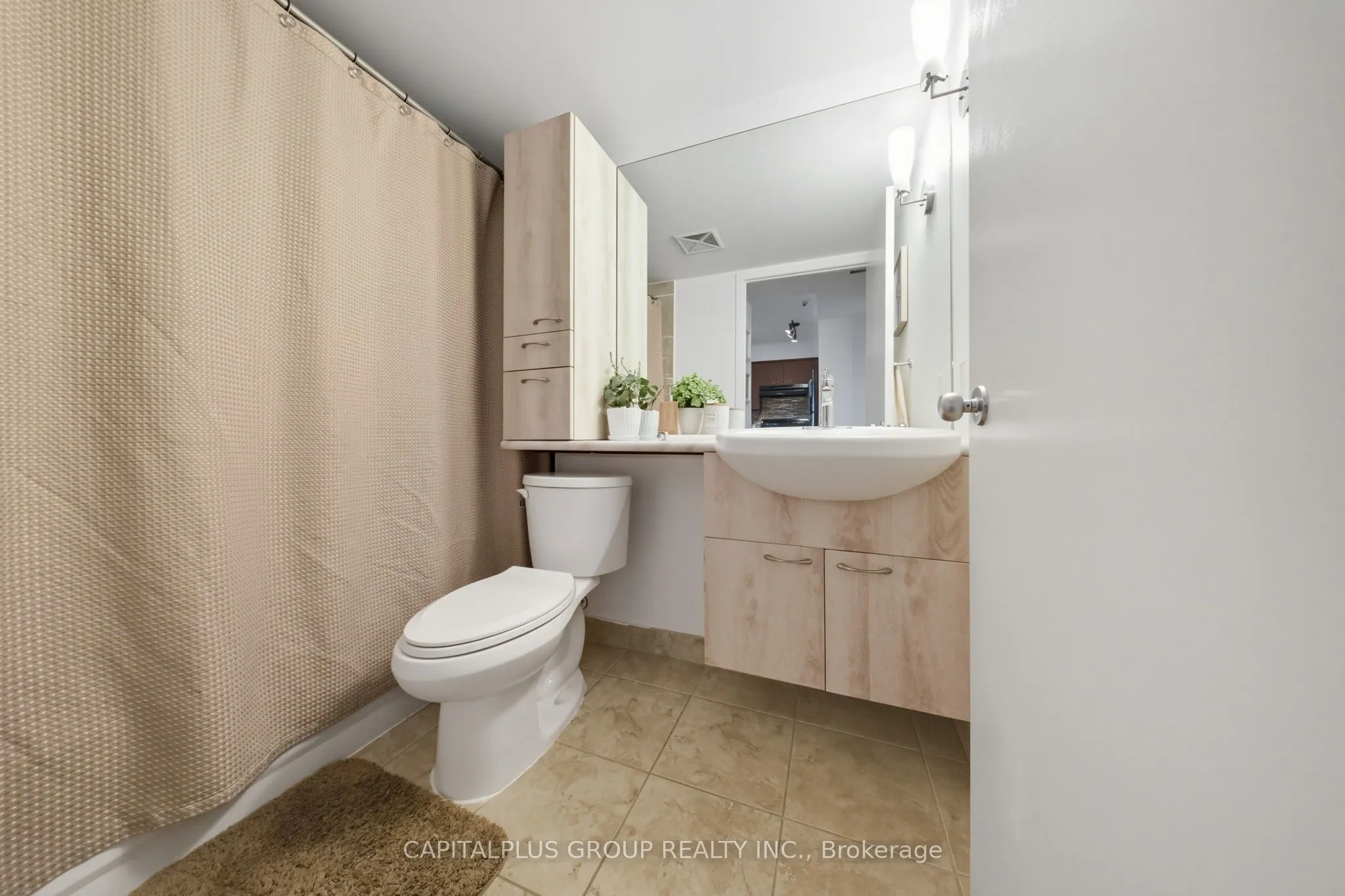 1050 The Queens Way, #416