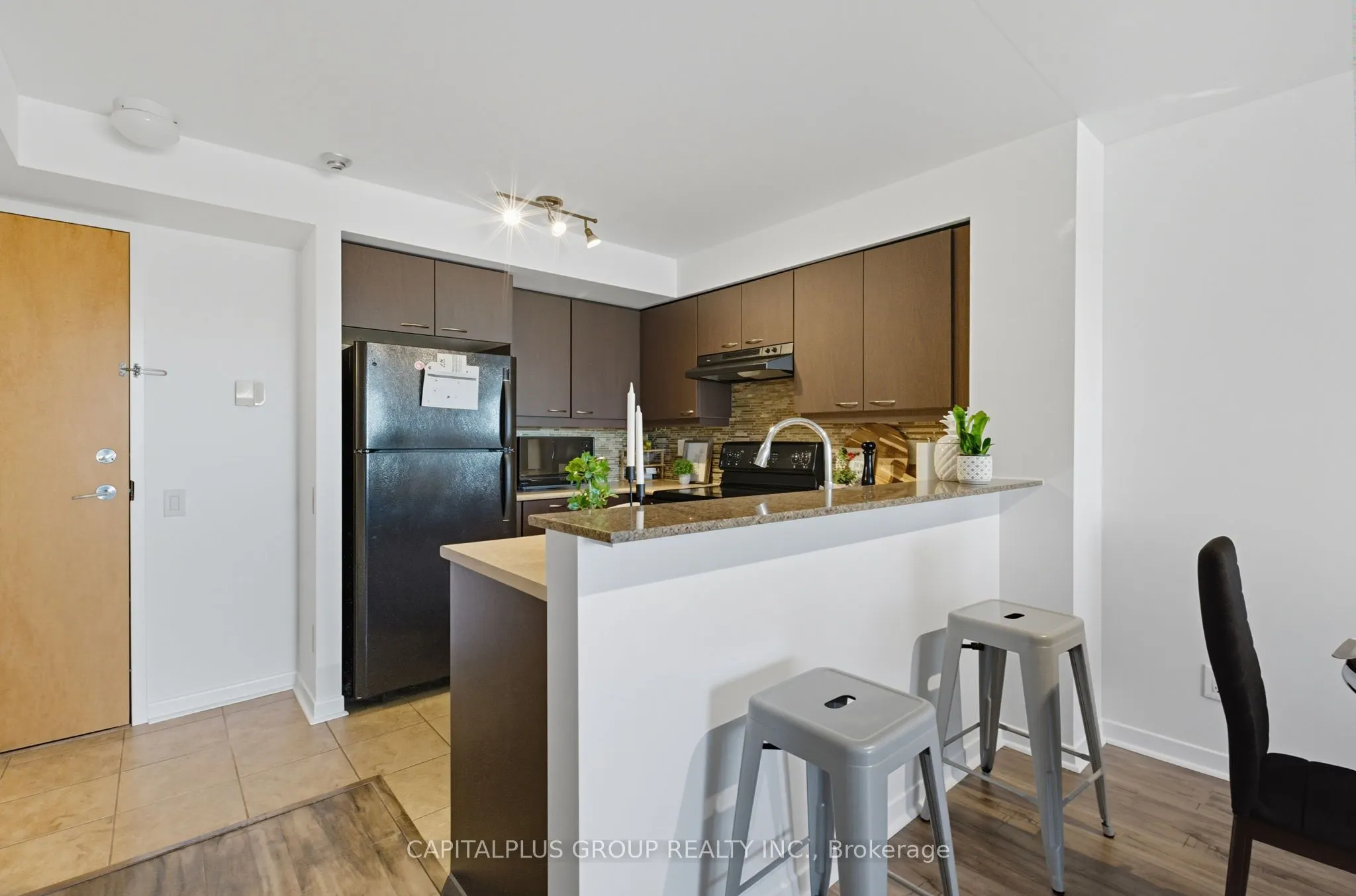 1050 The Queens Way, #416