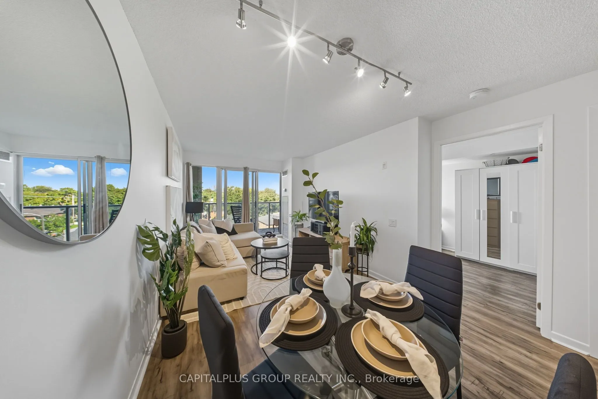 1050 The Queens Way, #416