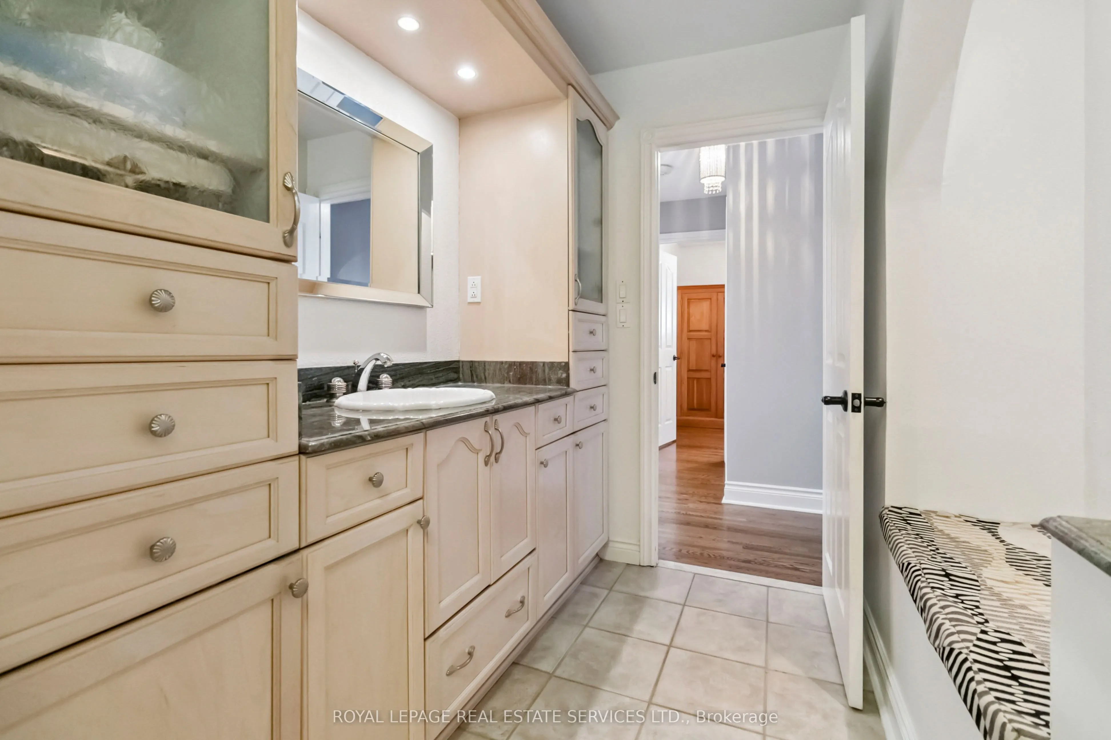 2019 Lakeshore Road W