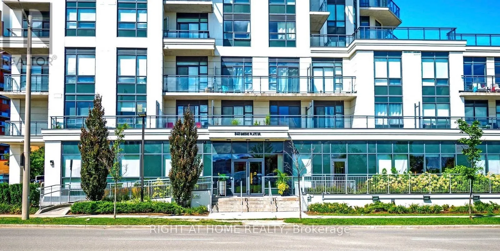 840 Queens Plate Drive, #1402