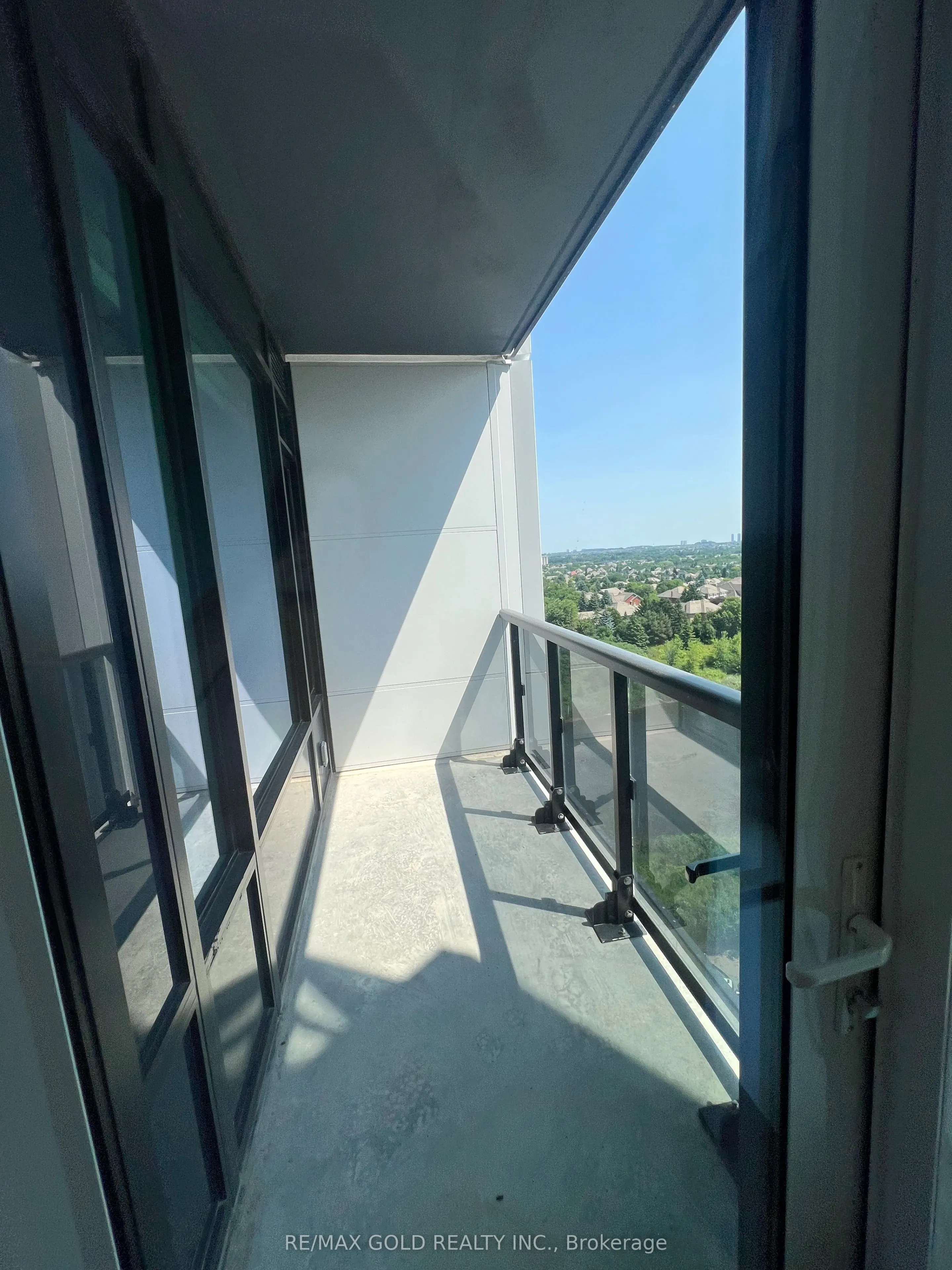 2495 Eglinton Avenue E, #901