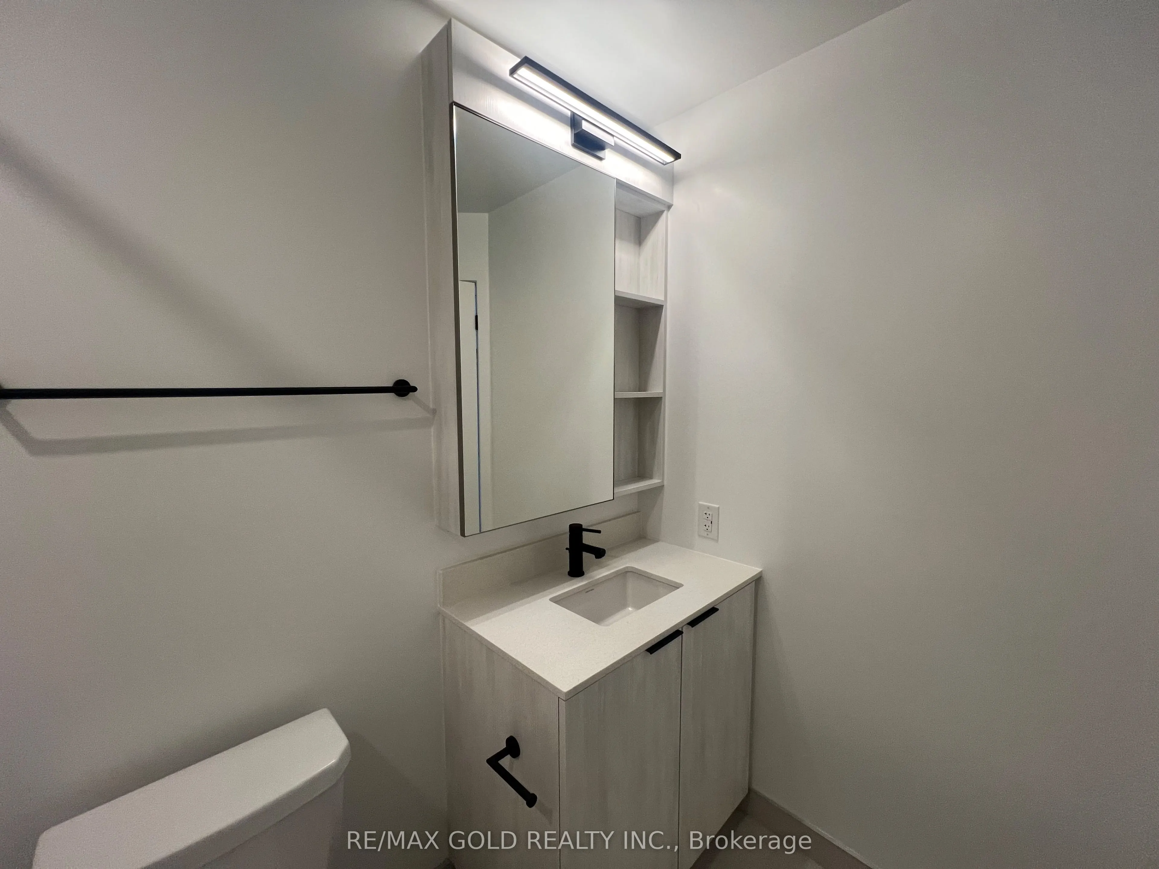 2495 Eglinton Avenue E, #901