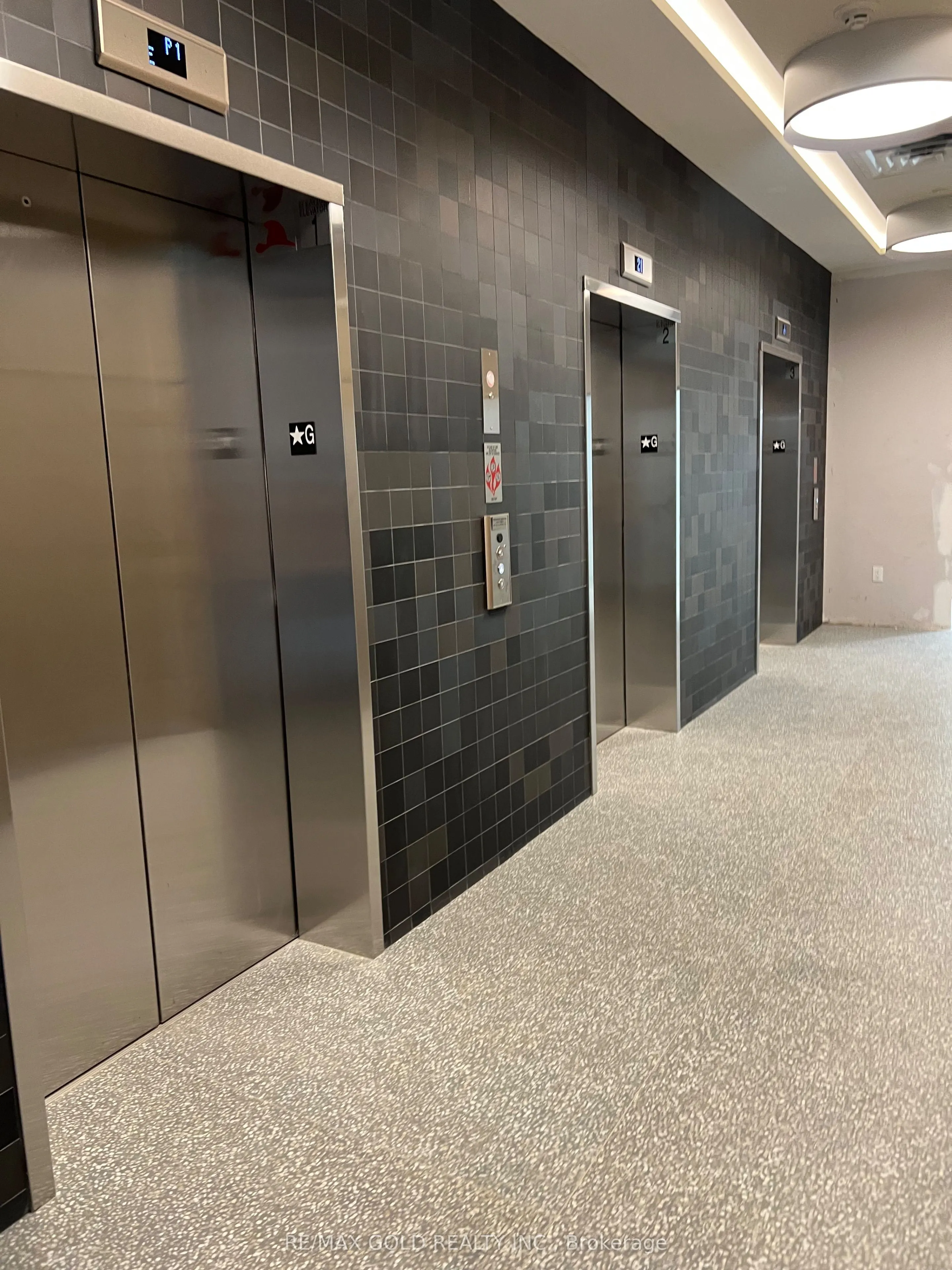 2495 Eglinton Avenue E, #901