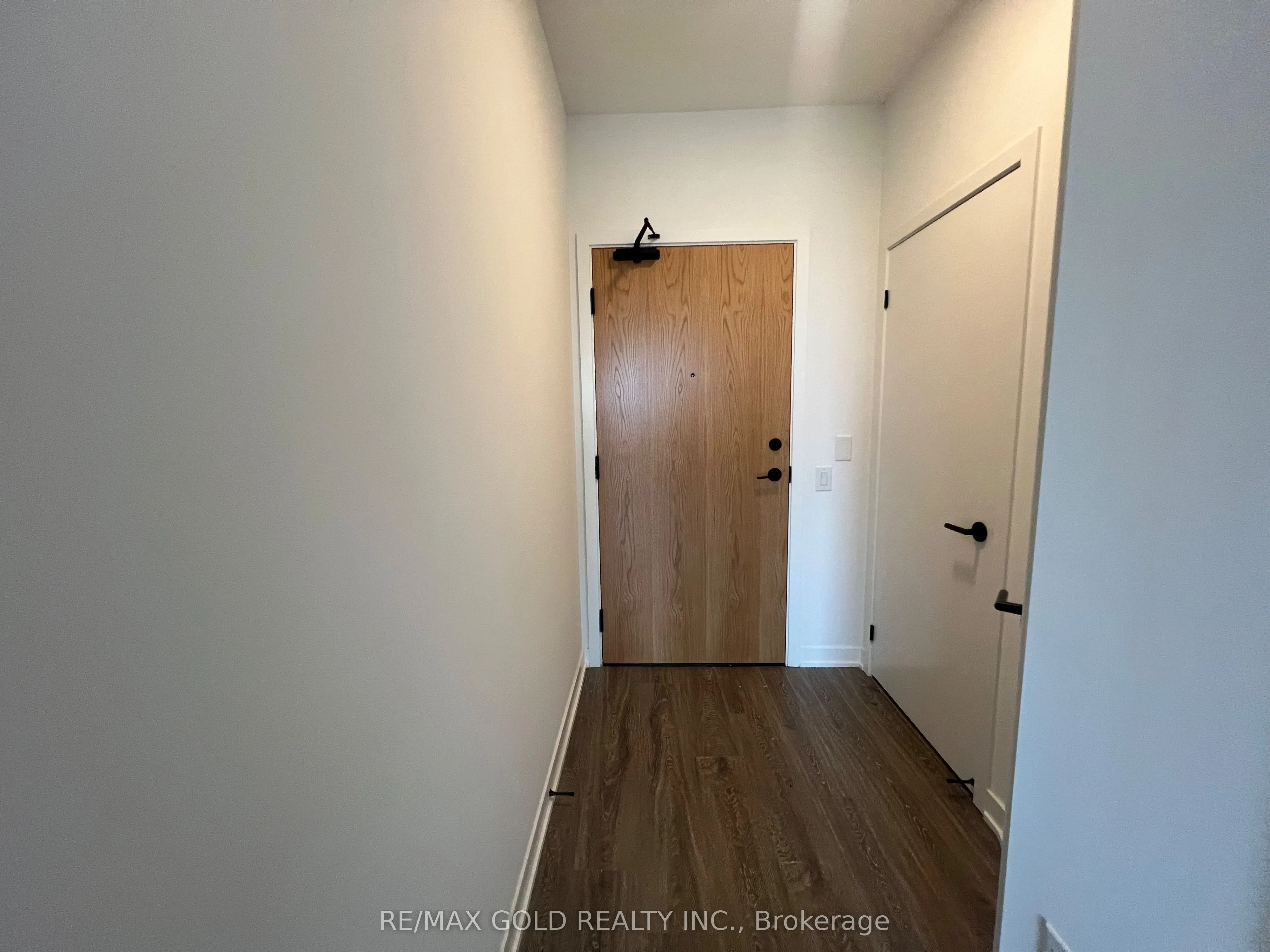 2495 Eglinton Avenue E, #901