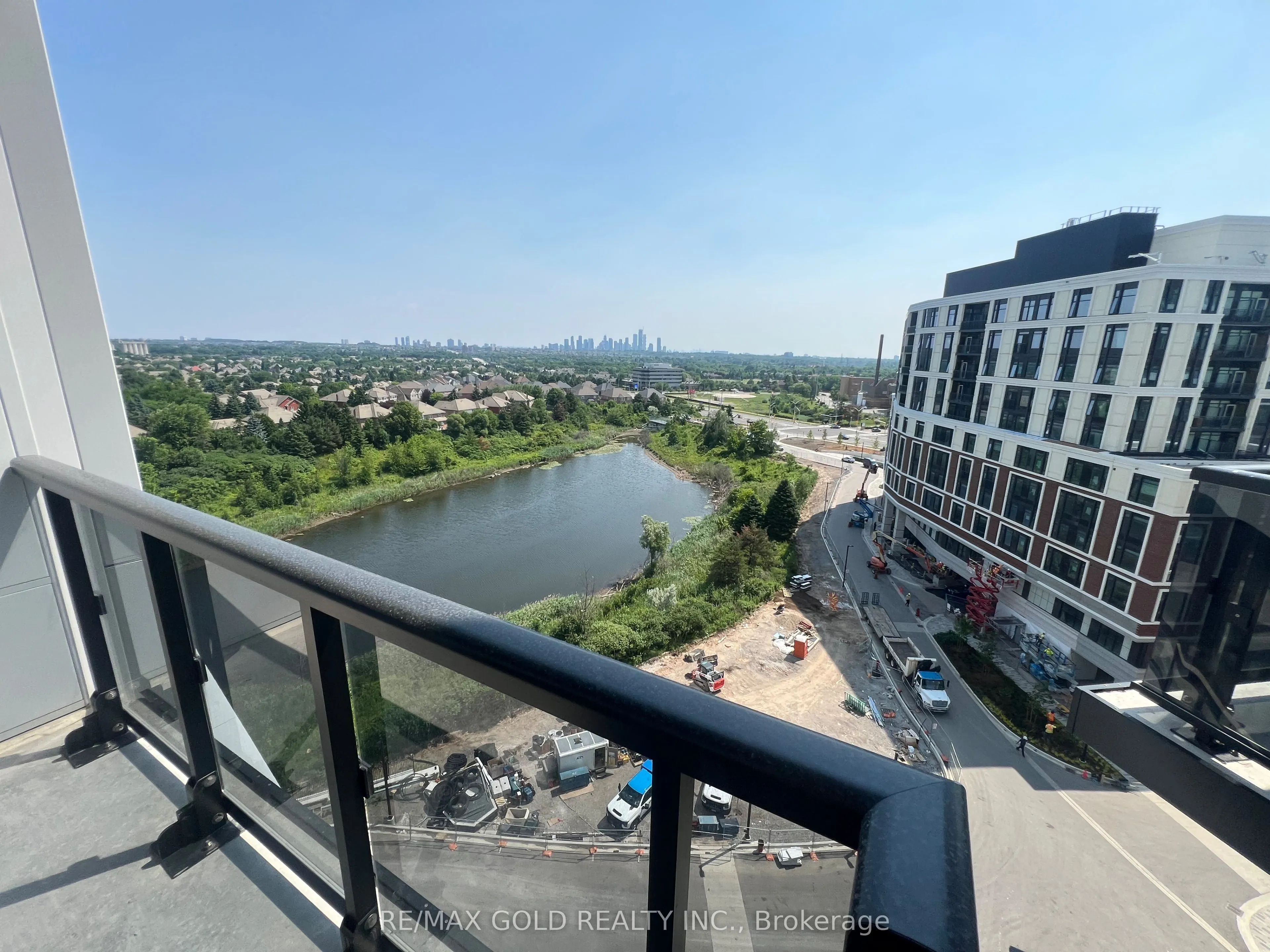 2495 Eglinton Avenue E, #901