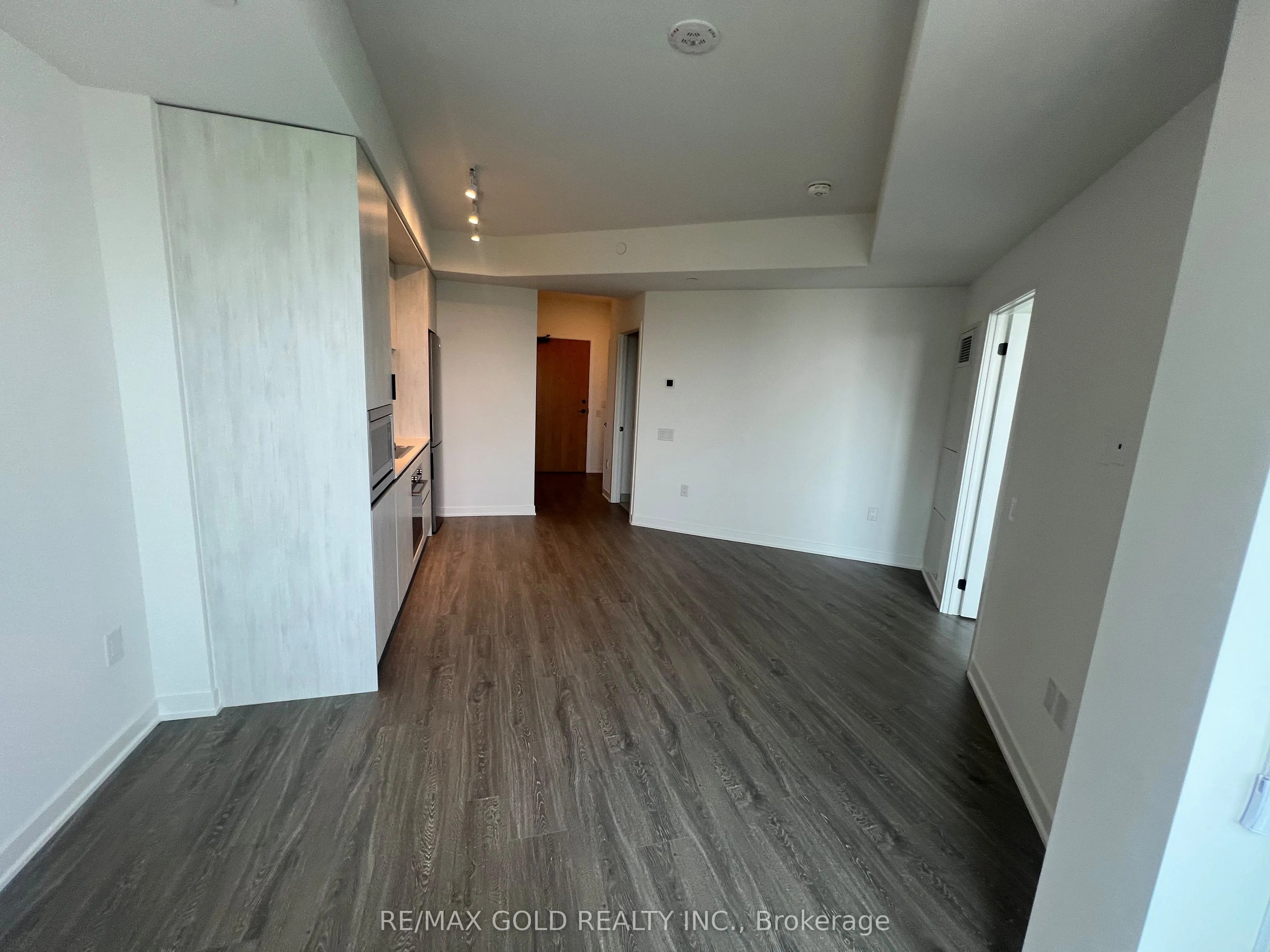 2495 Eglinton Avenue E, #901