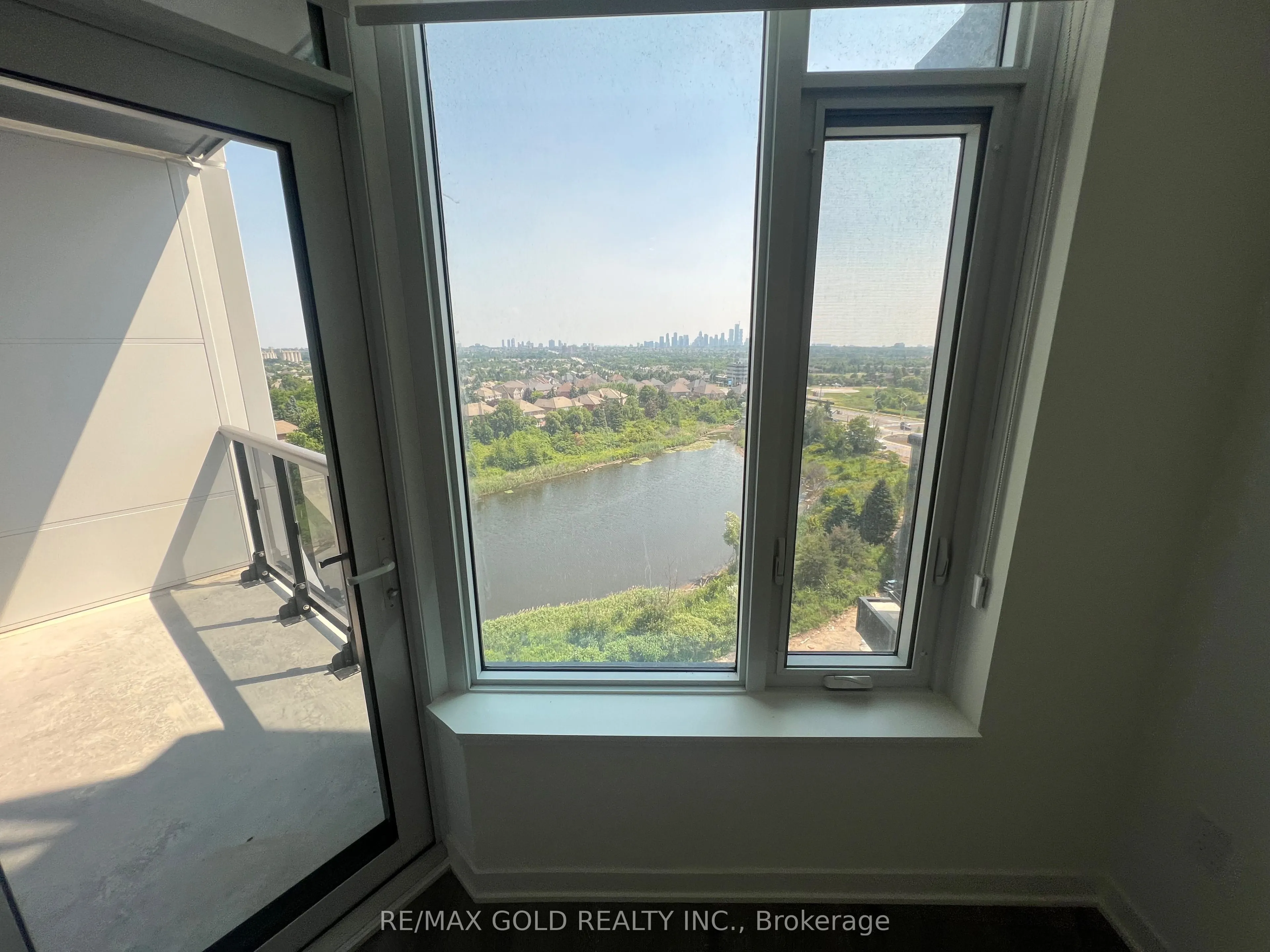 2495 Eglinton Avenue E, #901