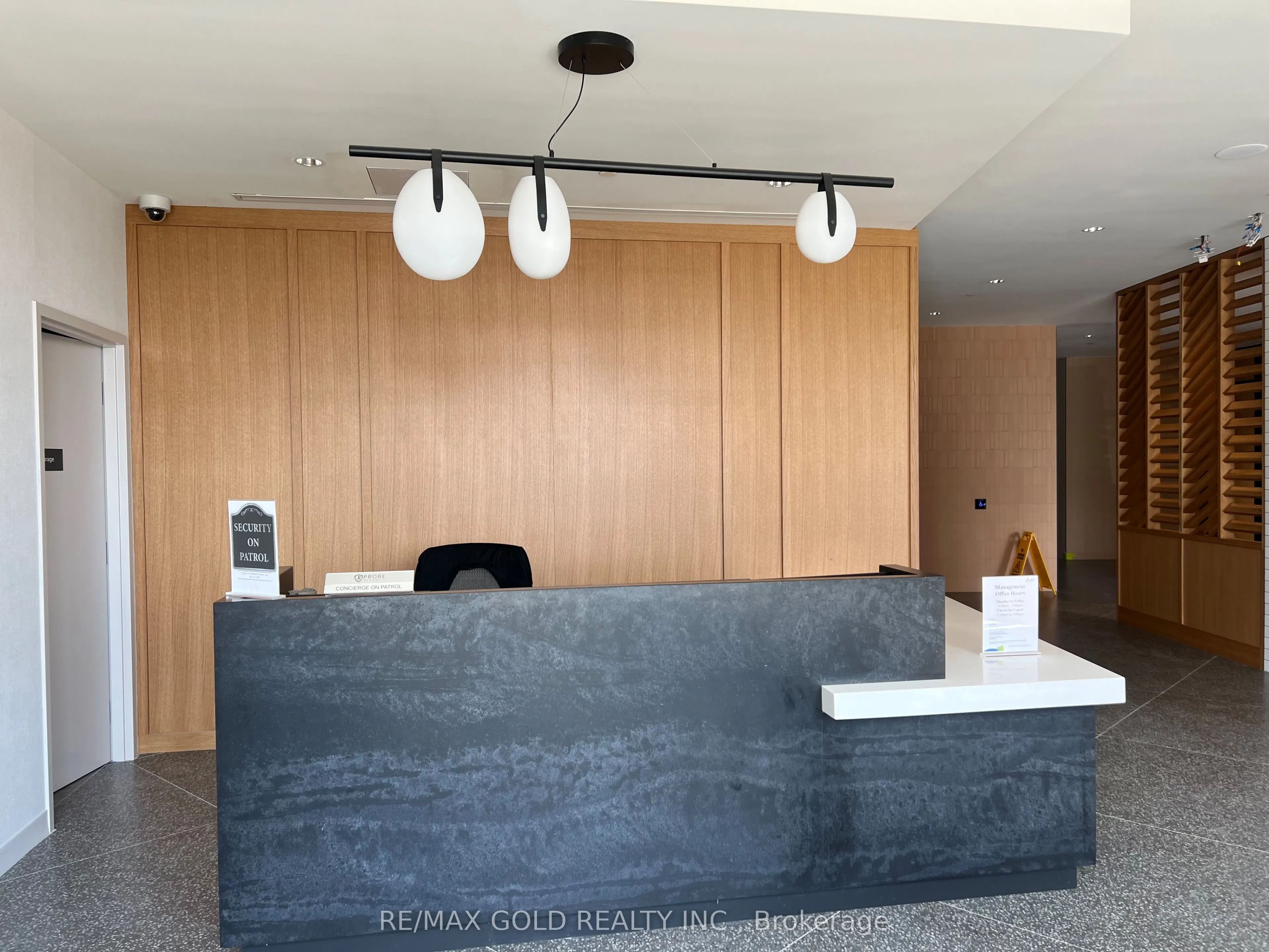 2495 Eglinton Avenue E, #901