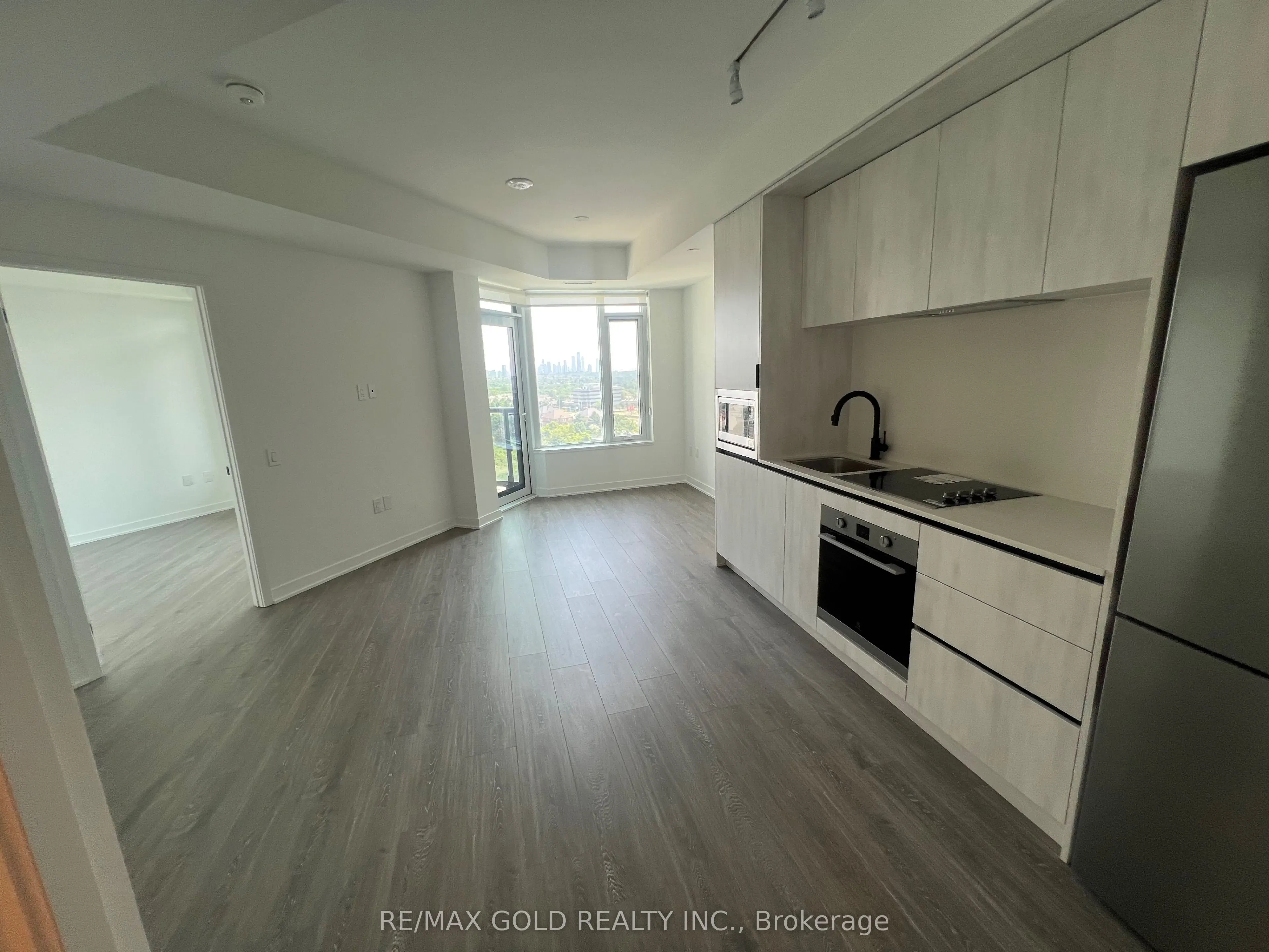 2495 Eglinton Avenue E, #901