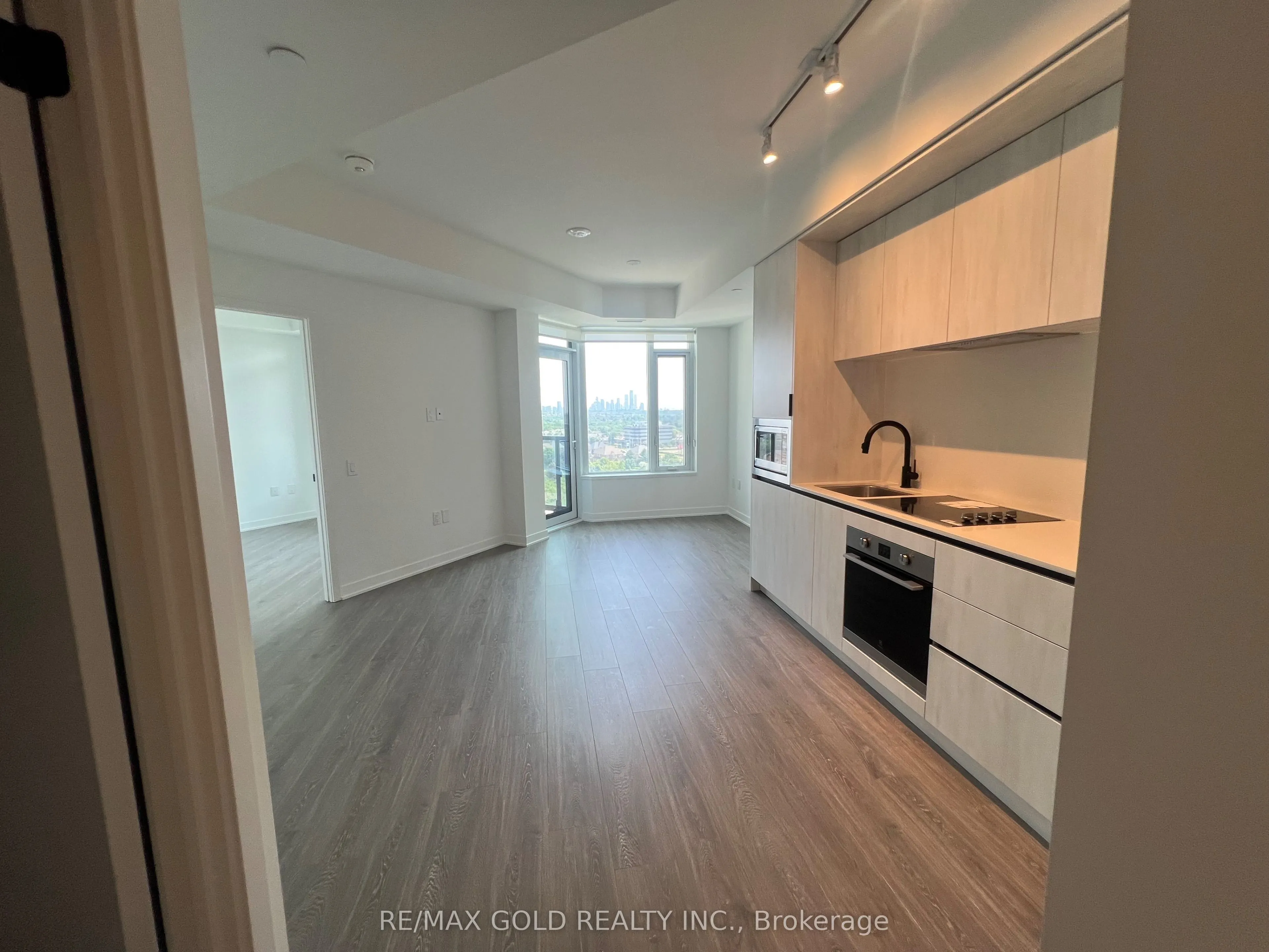 2495 Eglinton Avenue E, #901