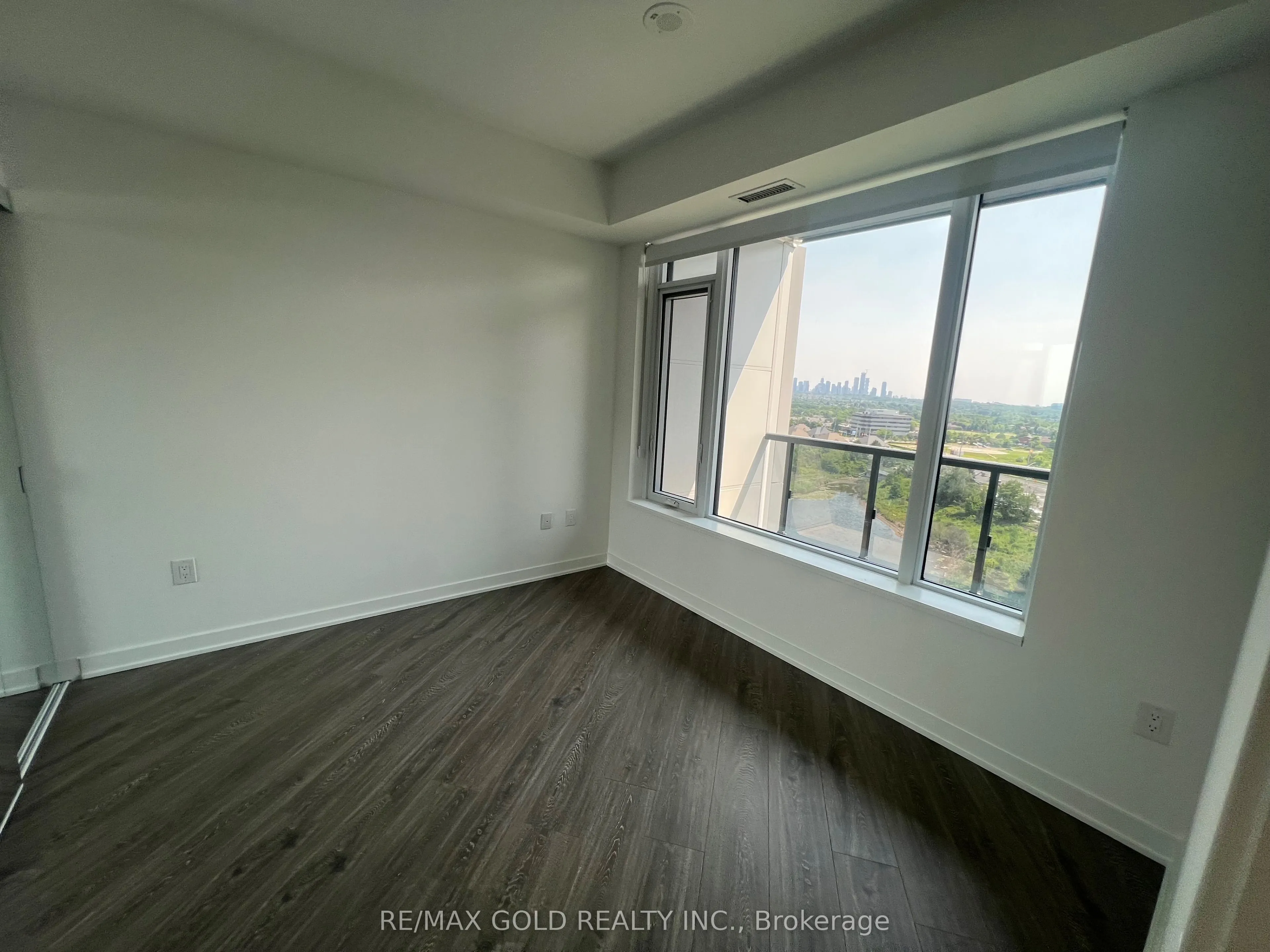 2495 Eglinton Avenue E, #901