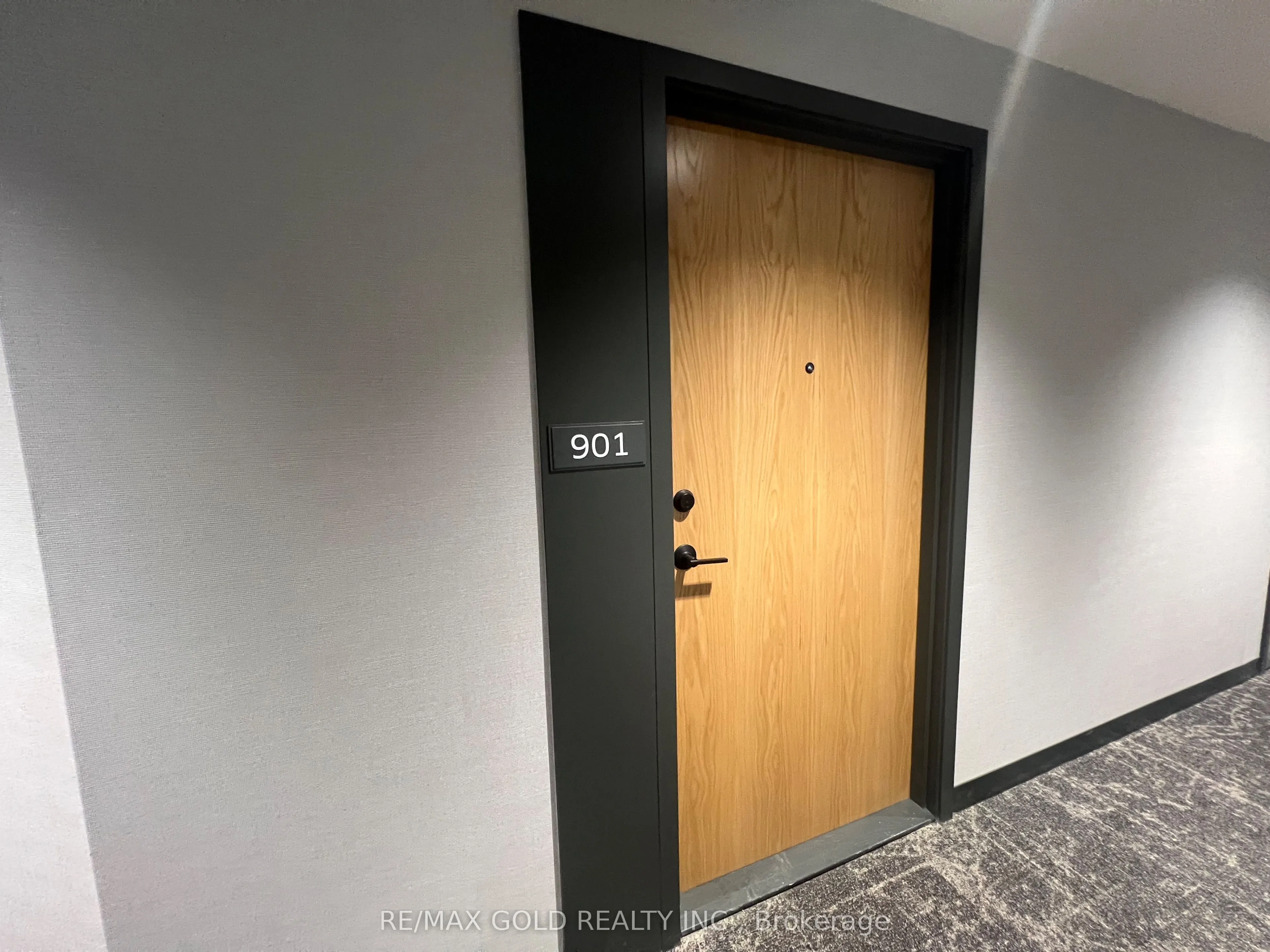 2495 Eglinton Avenue E, #901