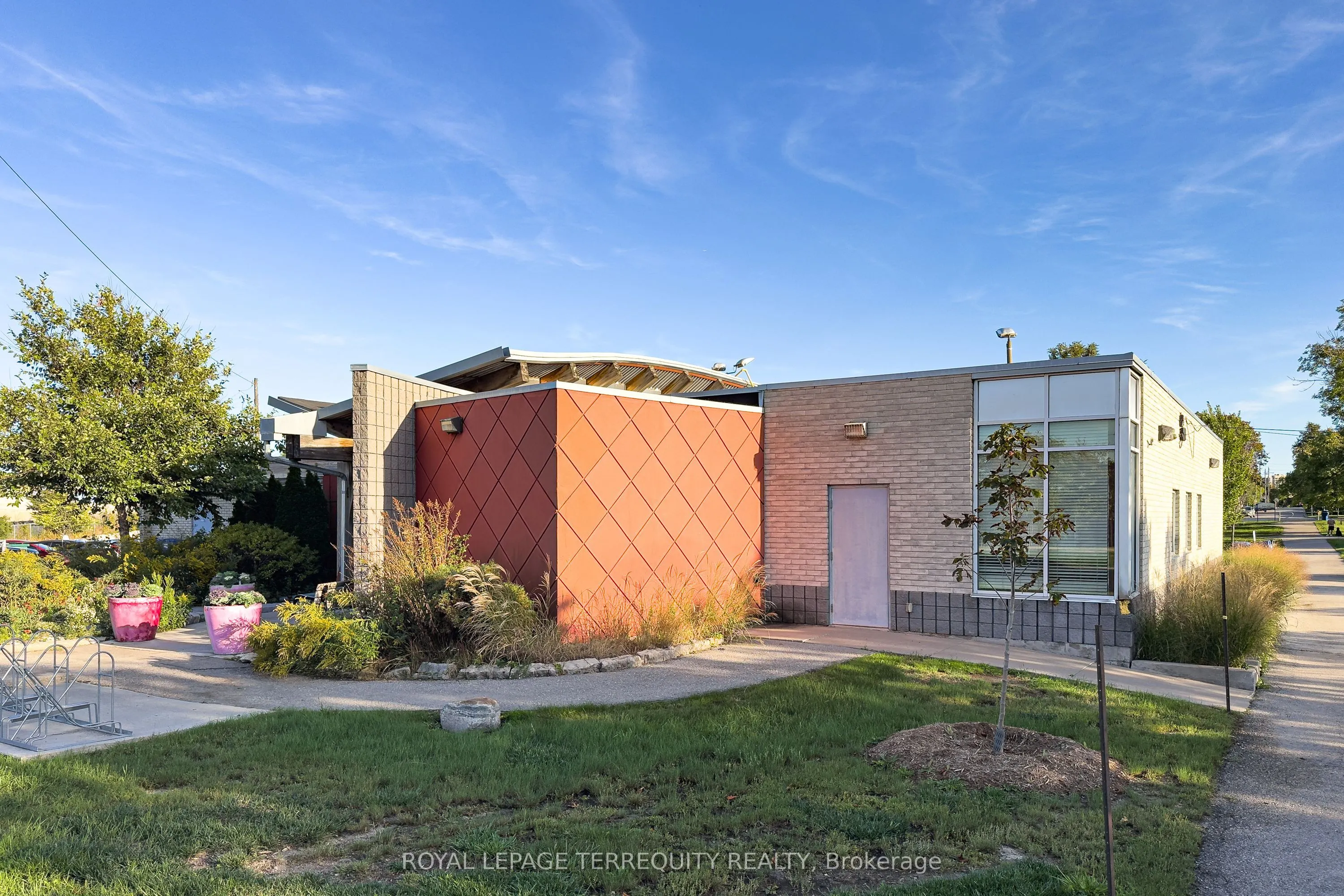 19 Wall Avenue