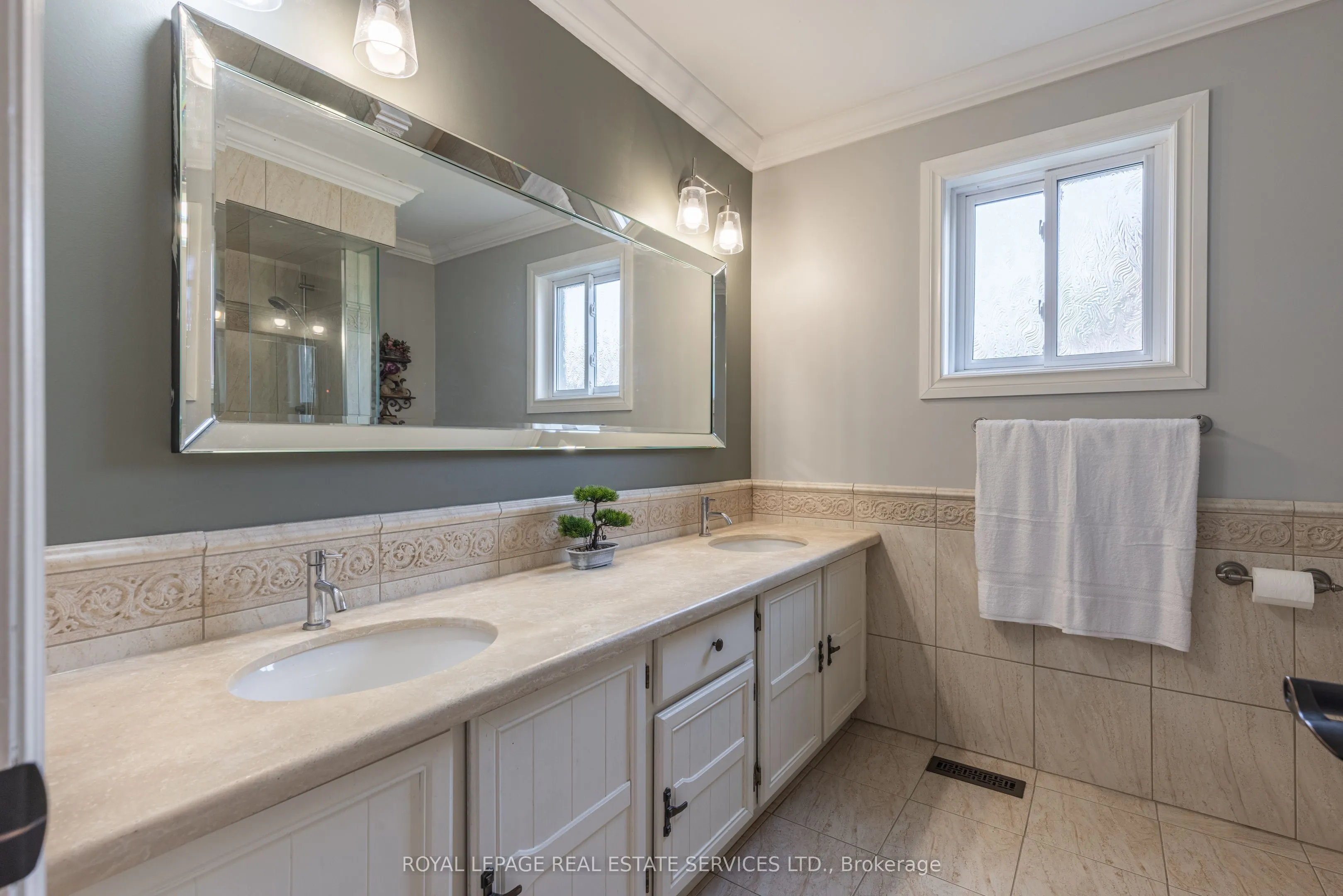 1210 BEECHGROVE Crescent