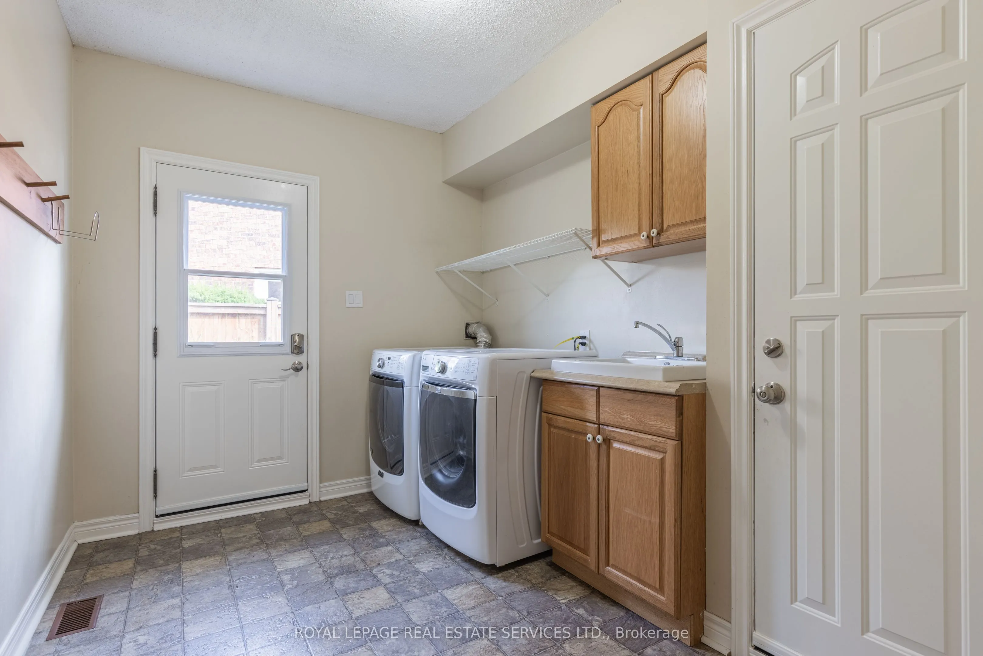 1210 BEECHGROVE Crescent