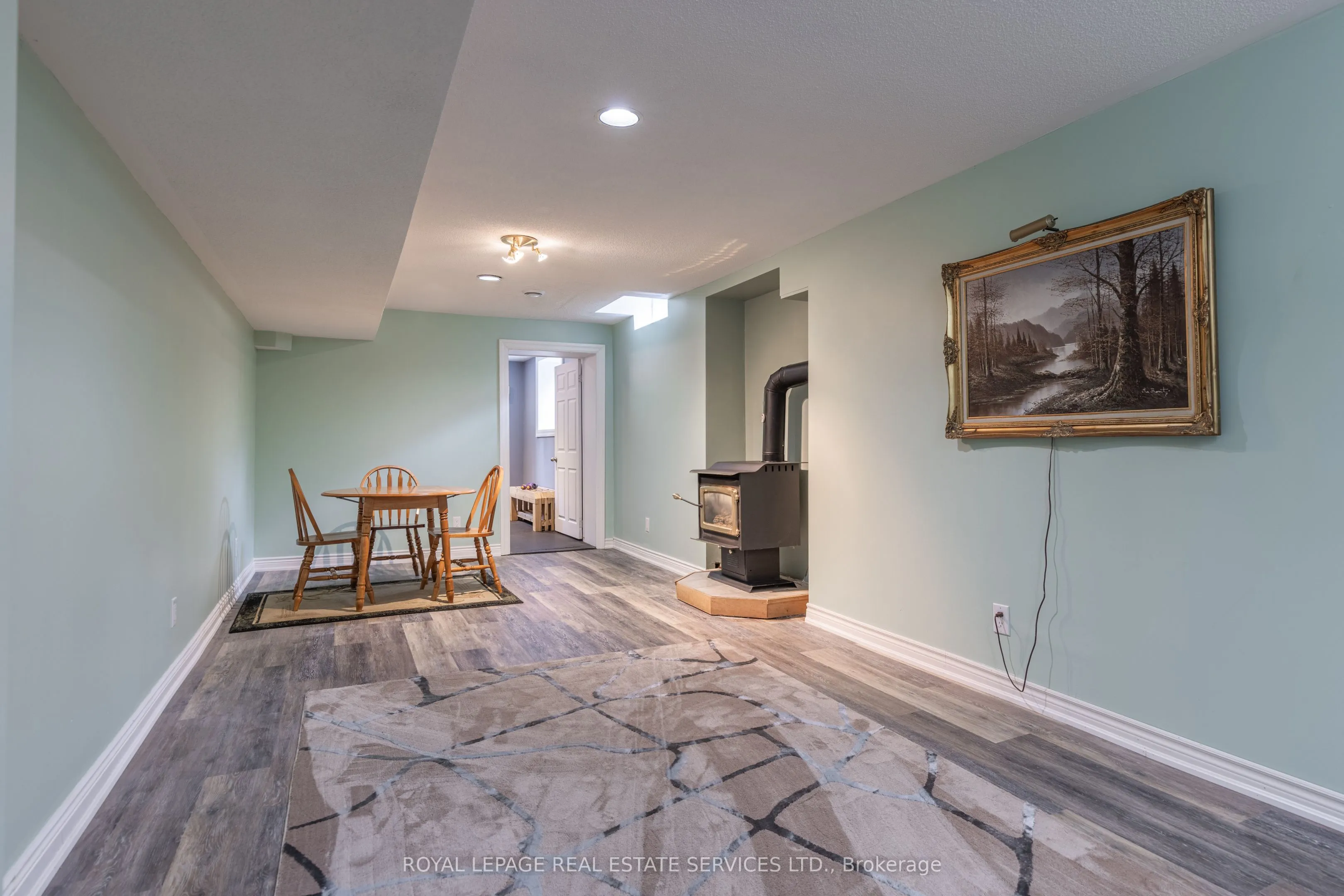 1210 BEECHGROVE Crescent