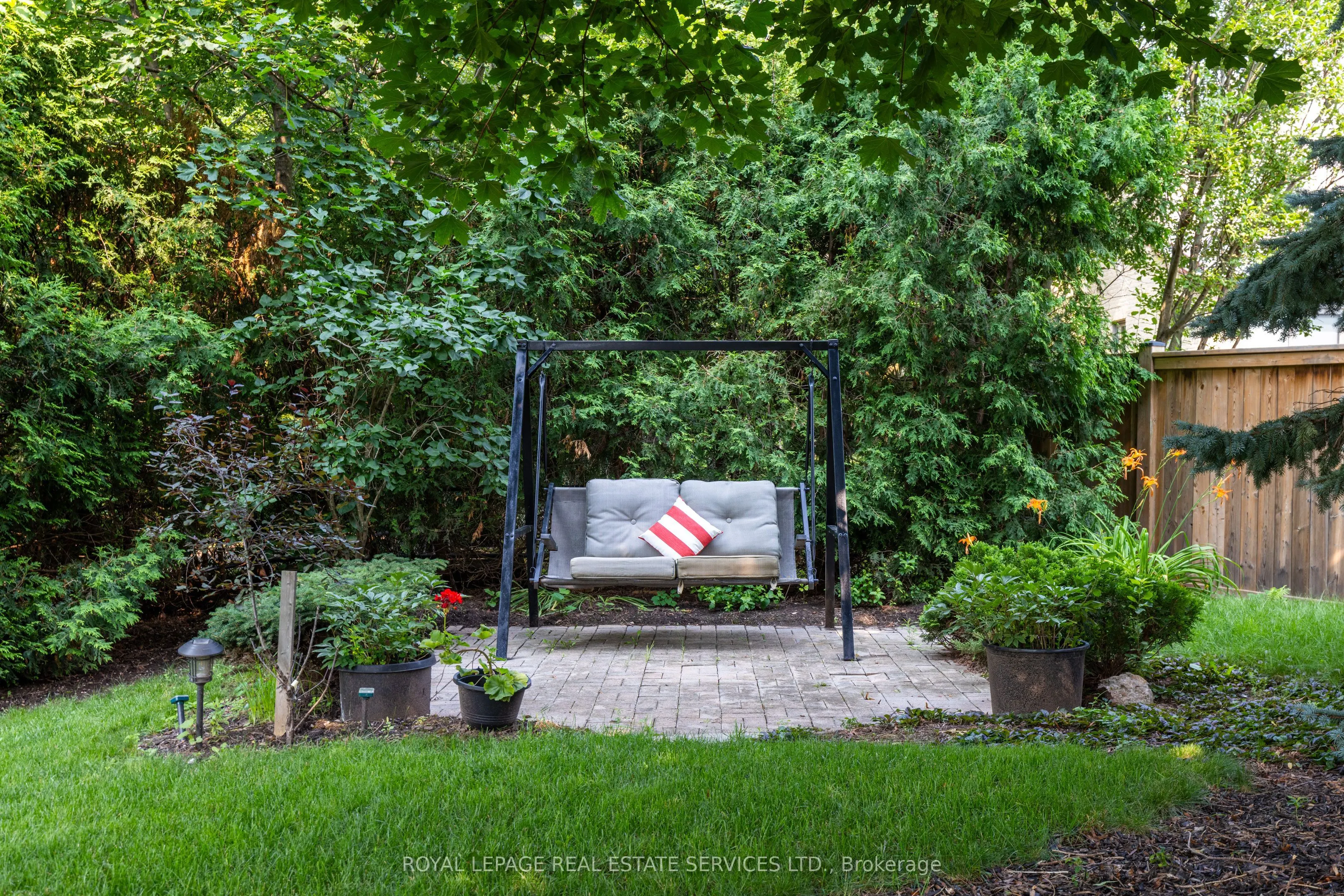1210 BEECHGROVE Crescent