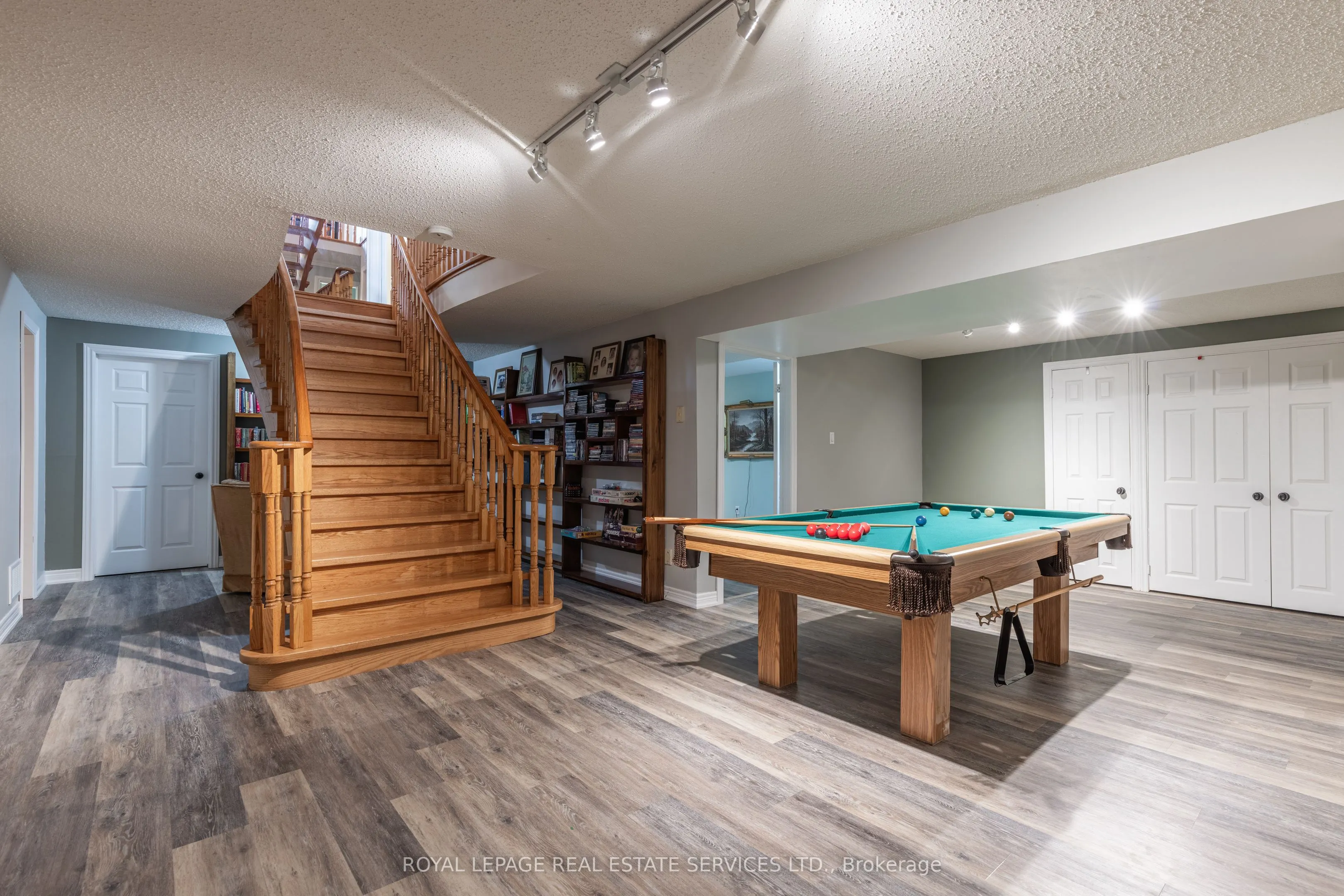 1210 BEECHGROVE Crescent