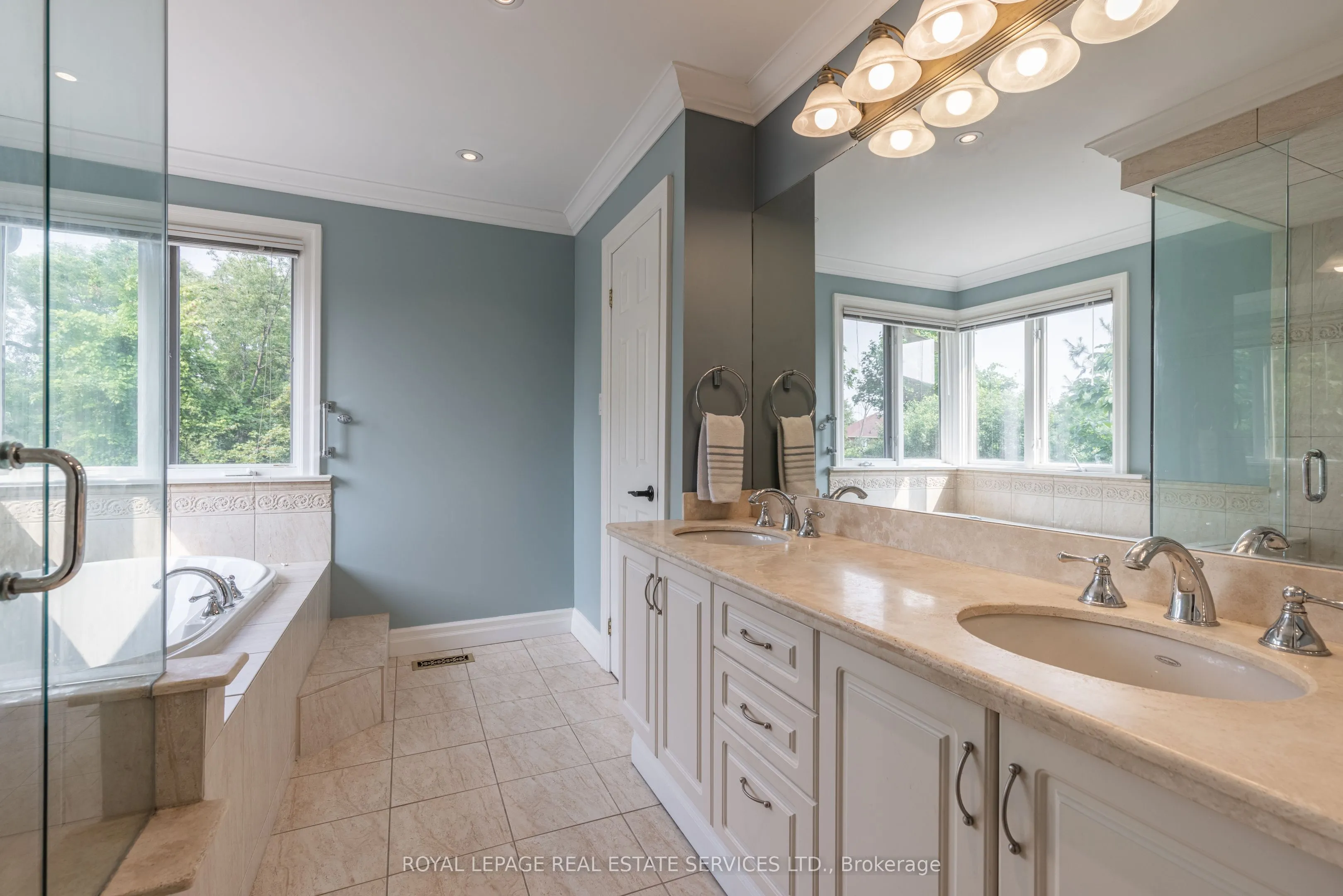1210 BEECHGROVE Crescent