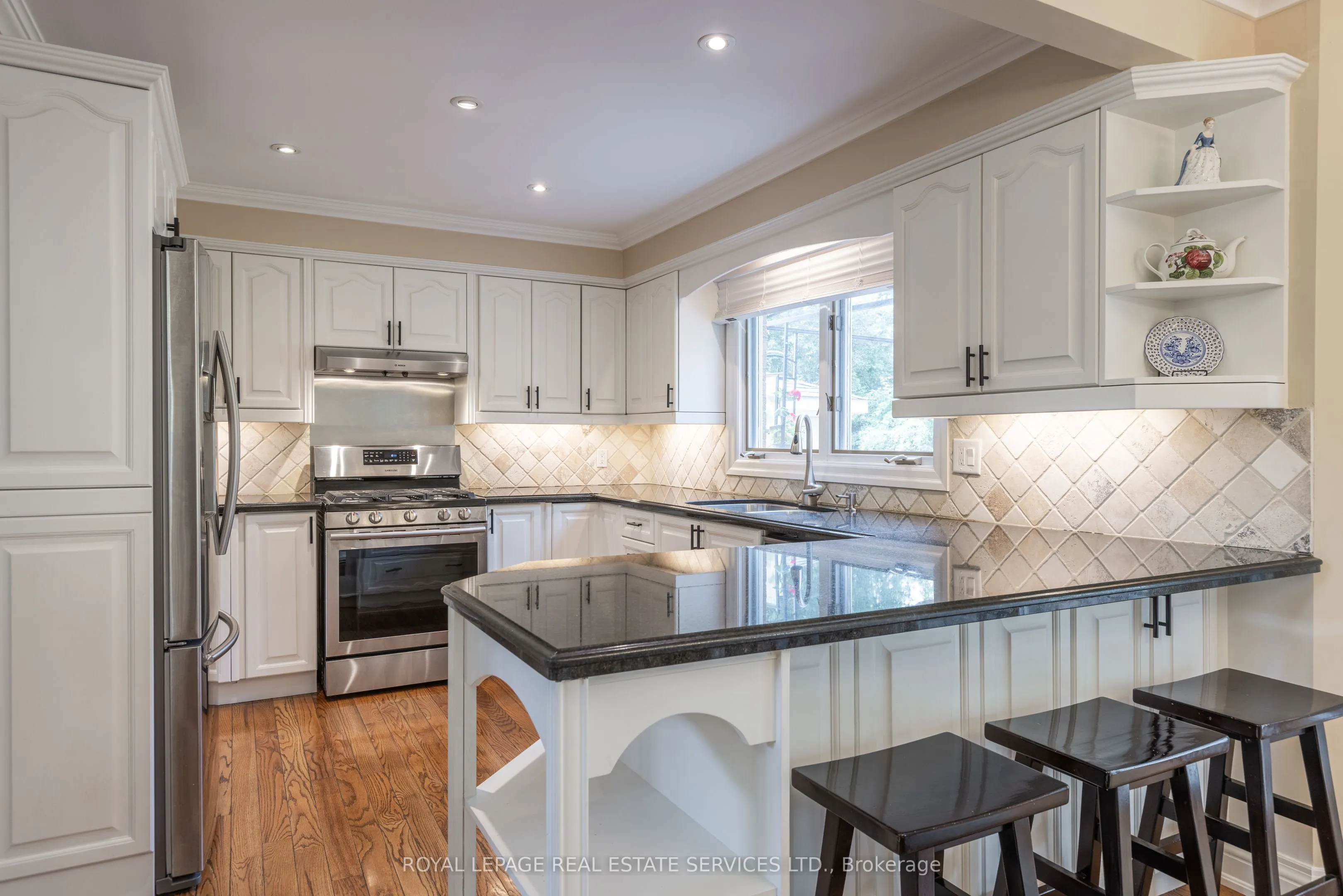 1210 BEECHGROVE Crescent