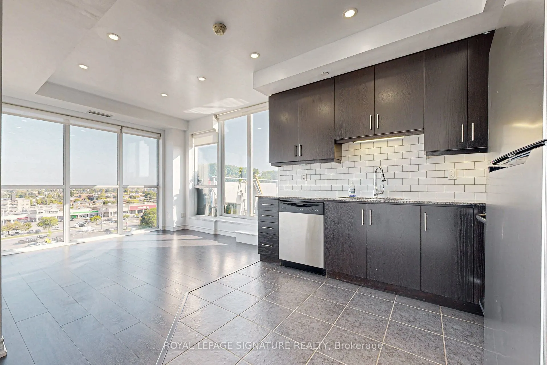 15 James Finlay Way, #1012