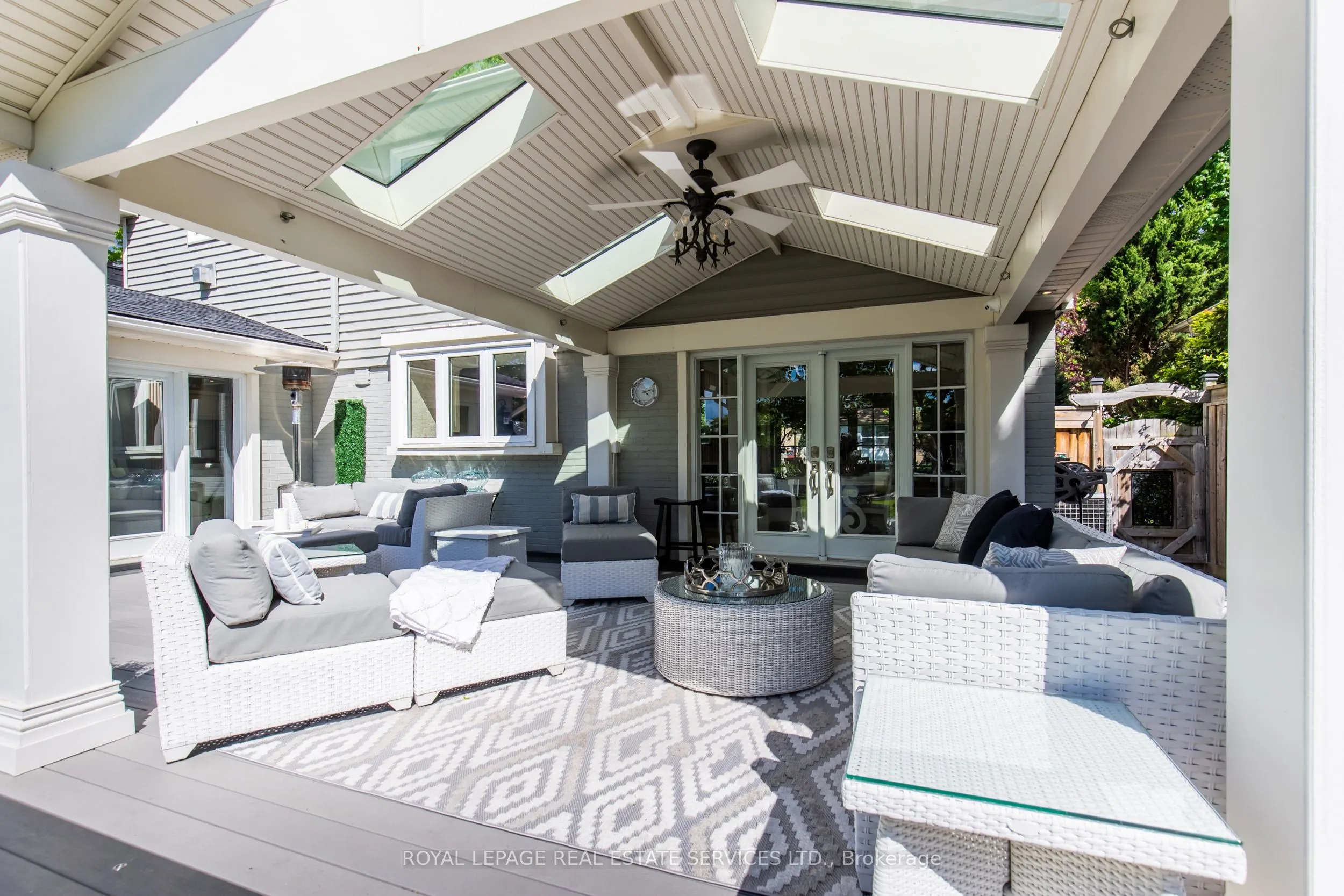 16 Ferndale Crescent