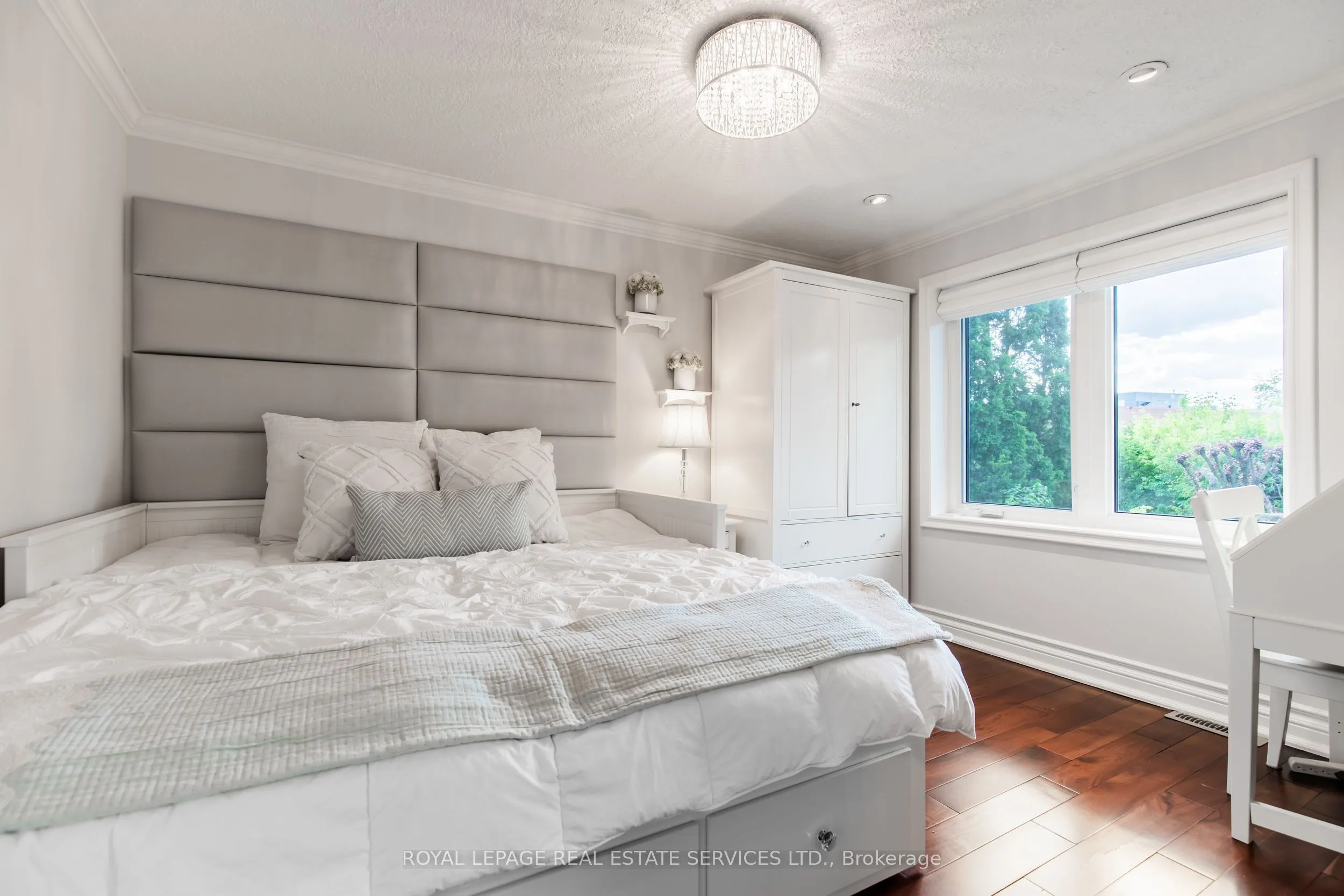 16 Ferndale Crescent