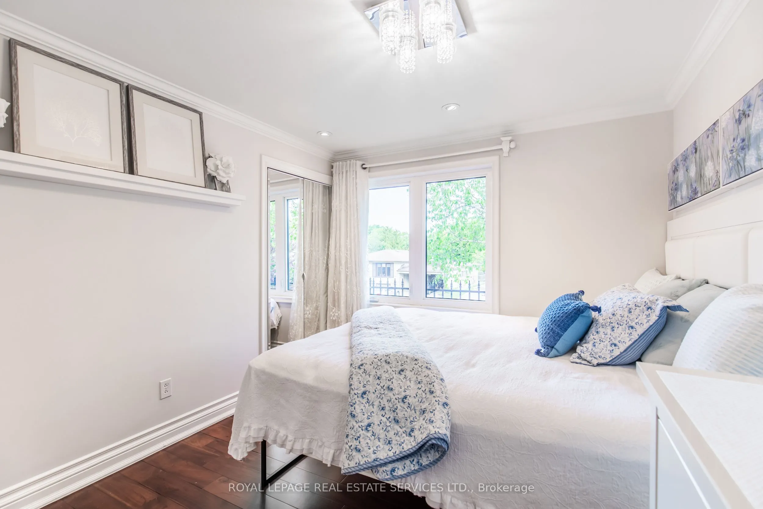 16 Ferndale Crescent