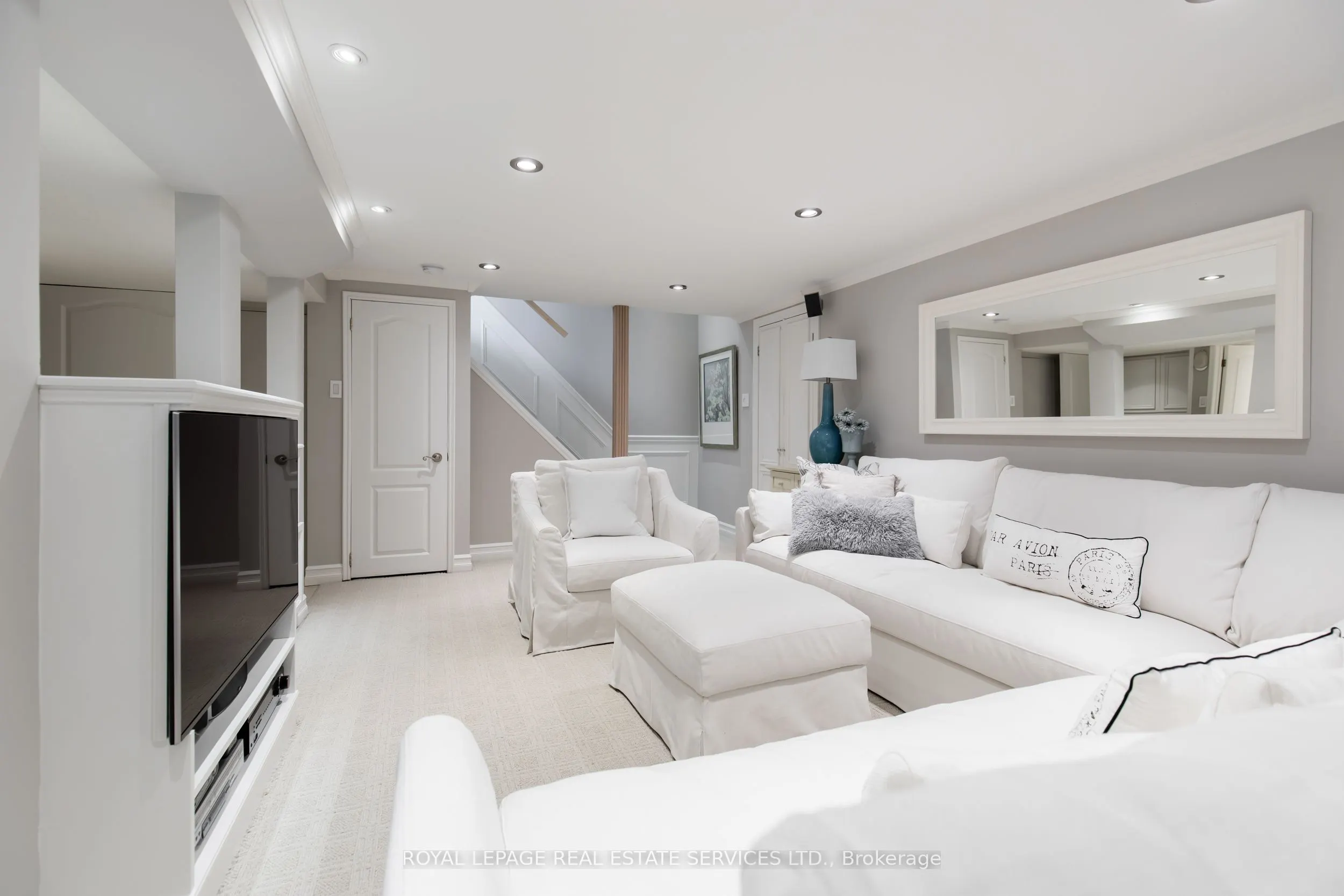 16 Ferndale Crescent