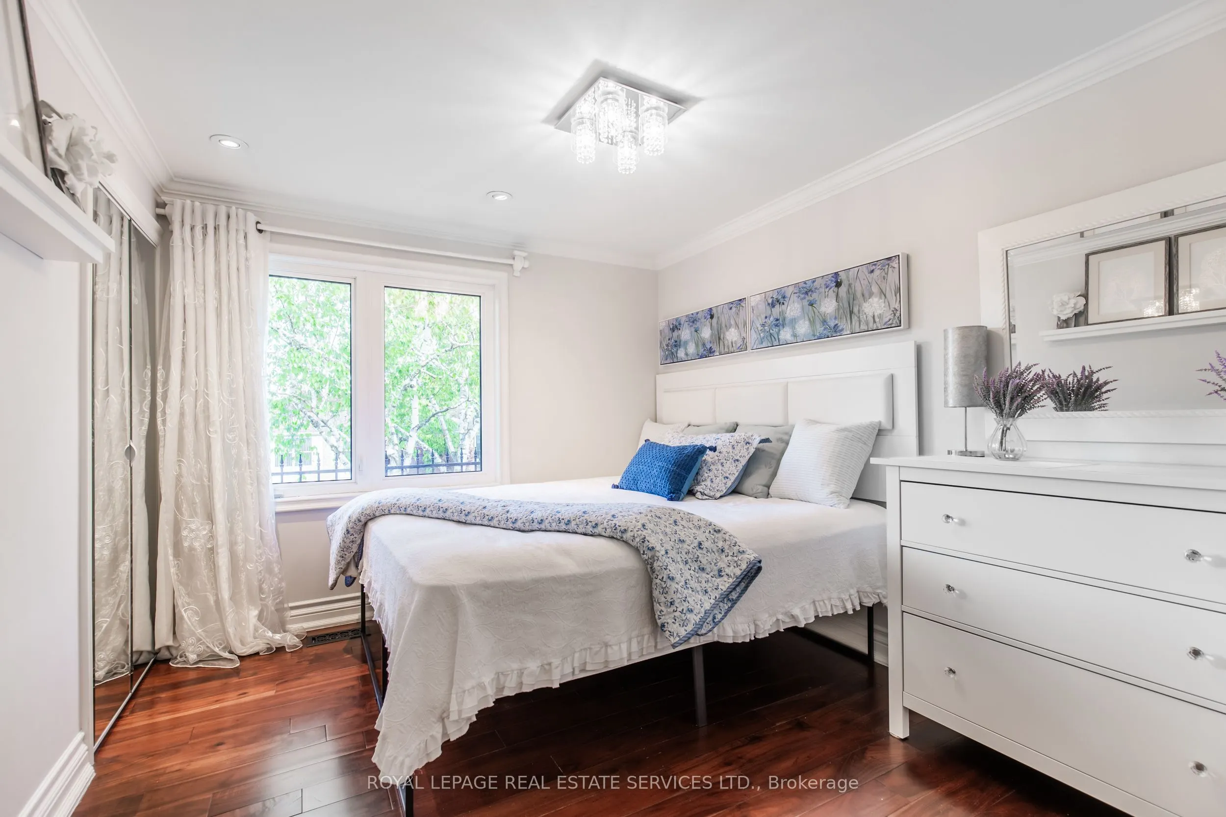 16 Ferndale Crescent