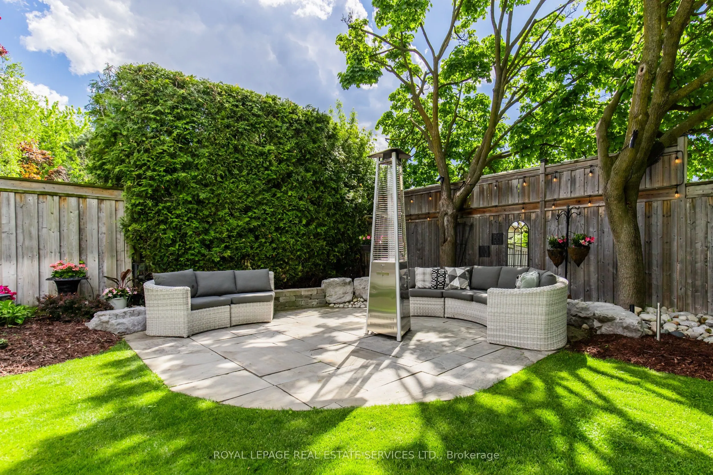 16 Ferndale Crescent
