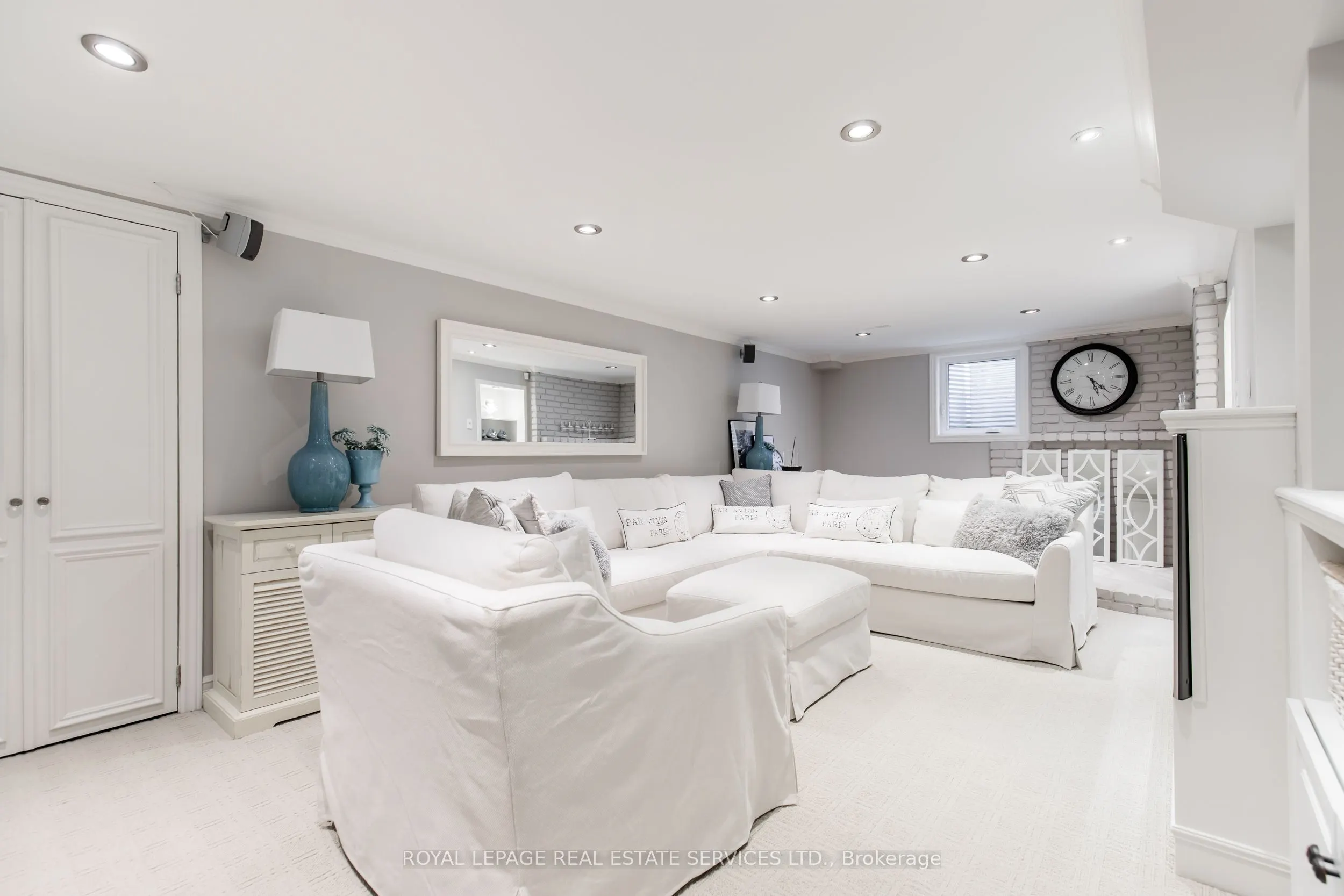 16 Ferndale Crescent