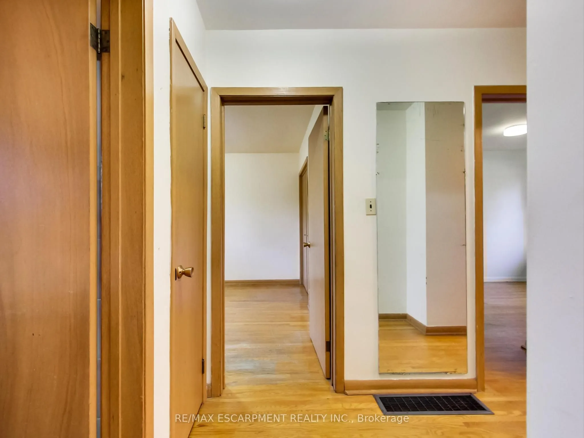 558 Parkside Crescent